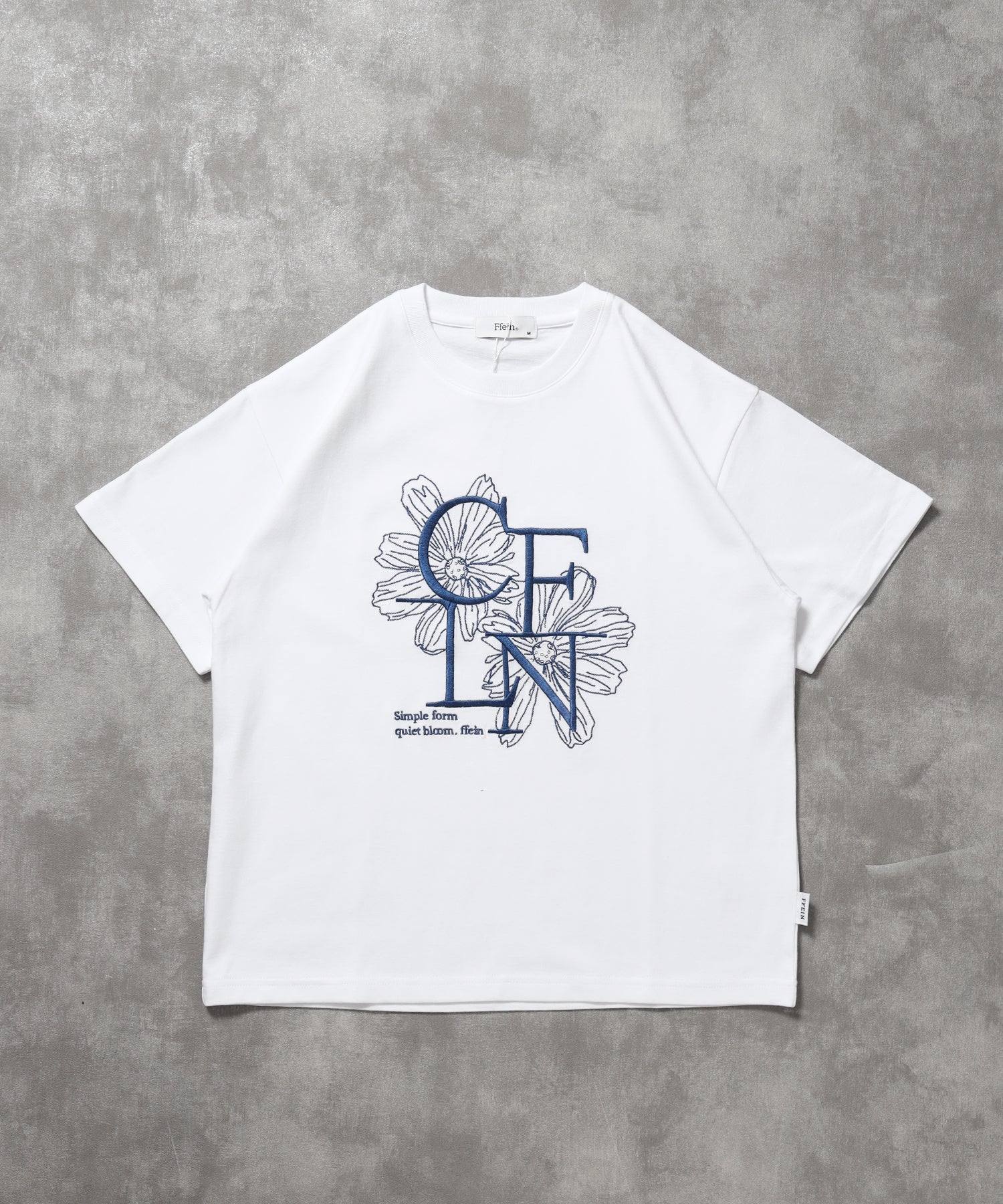 フラワー刺繍ロゴショート丈Tシャツ / Tシャツ クルーネック 半袖 刺繍 花柄 【短丈】 ホワイト