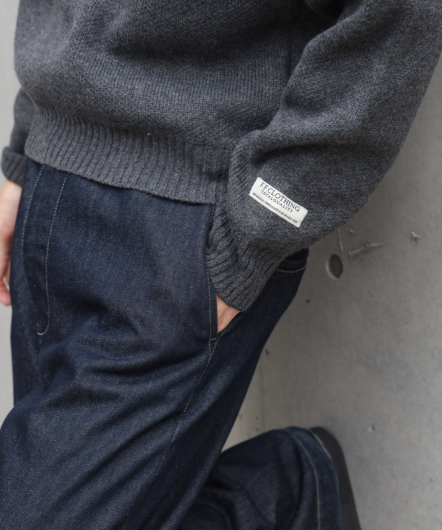 ネーム付きスキッパーニット / ニット セーター ポロカラー シンプル 無地 ワンポイント グレー