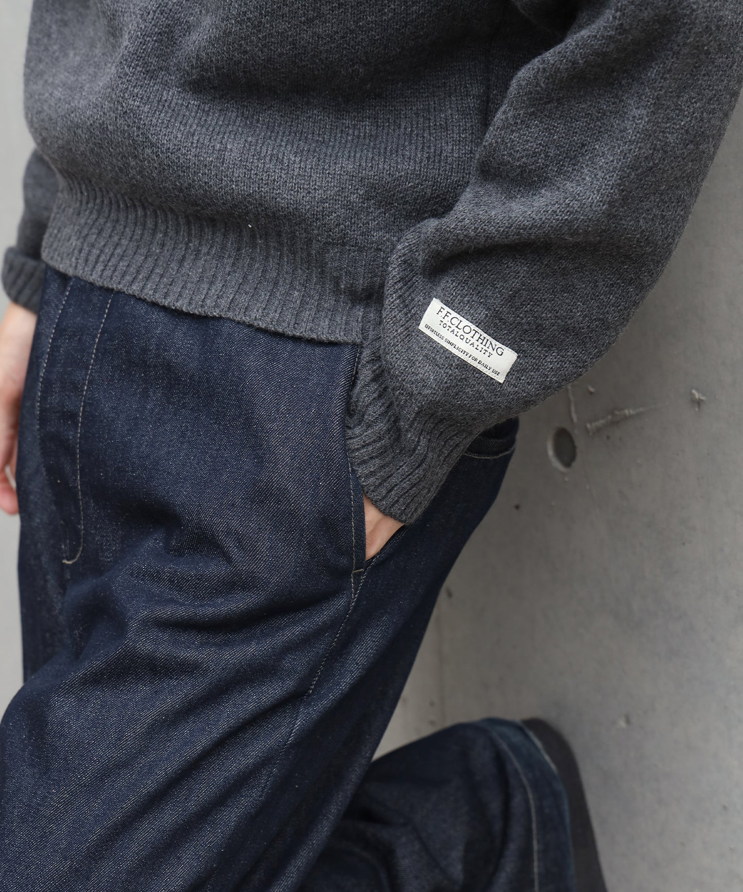 ネーム付きスキッパーニット / ニット セーター ポロカラー シンプル 無地 ワンポイント グレー