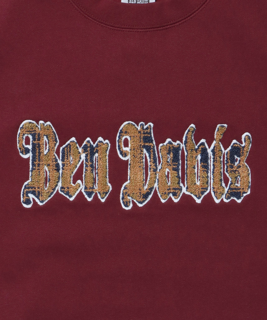 PLAD LOGO CREW / ビッグシルエット クルーネック 裏起毛 ワンポイント 人気秋冬 トレンドカラー スウェット タウンユース カジュアルストリート ユニセックス バーガンディー