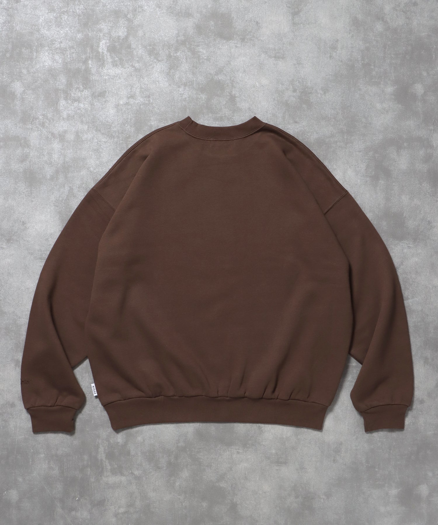 ワンポイントロゴプルオーバースウェット / 刺繍 ワンポイント シンプル ノームコア 綺麗目 シティガール シティボーイ 裏起毛 ブラウン