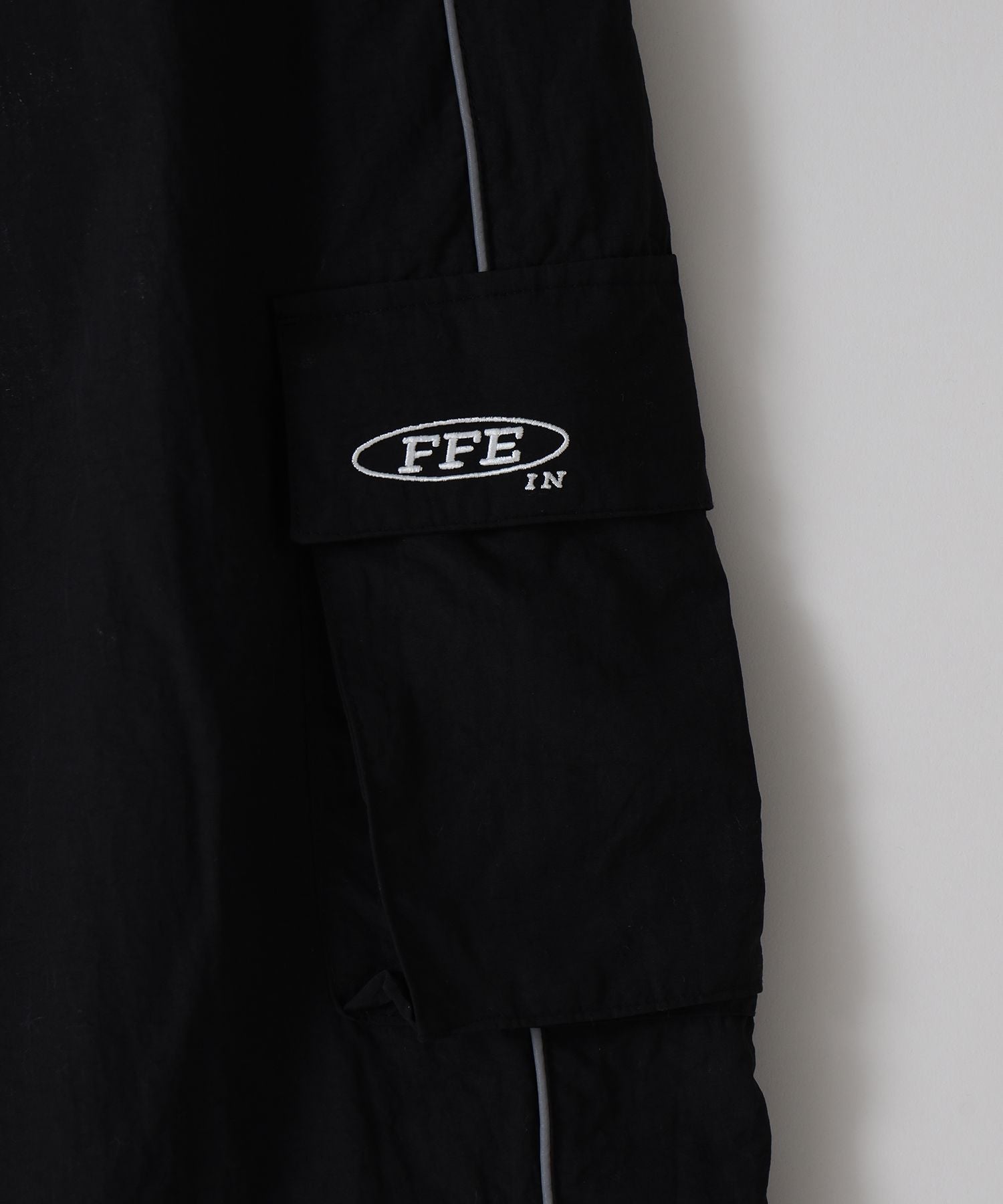 【FFEIN(フェイン)】配色ナイロンメッシュパンツ ブラック