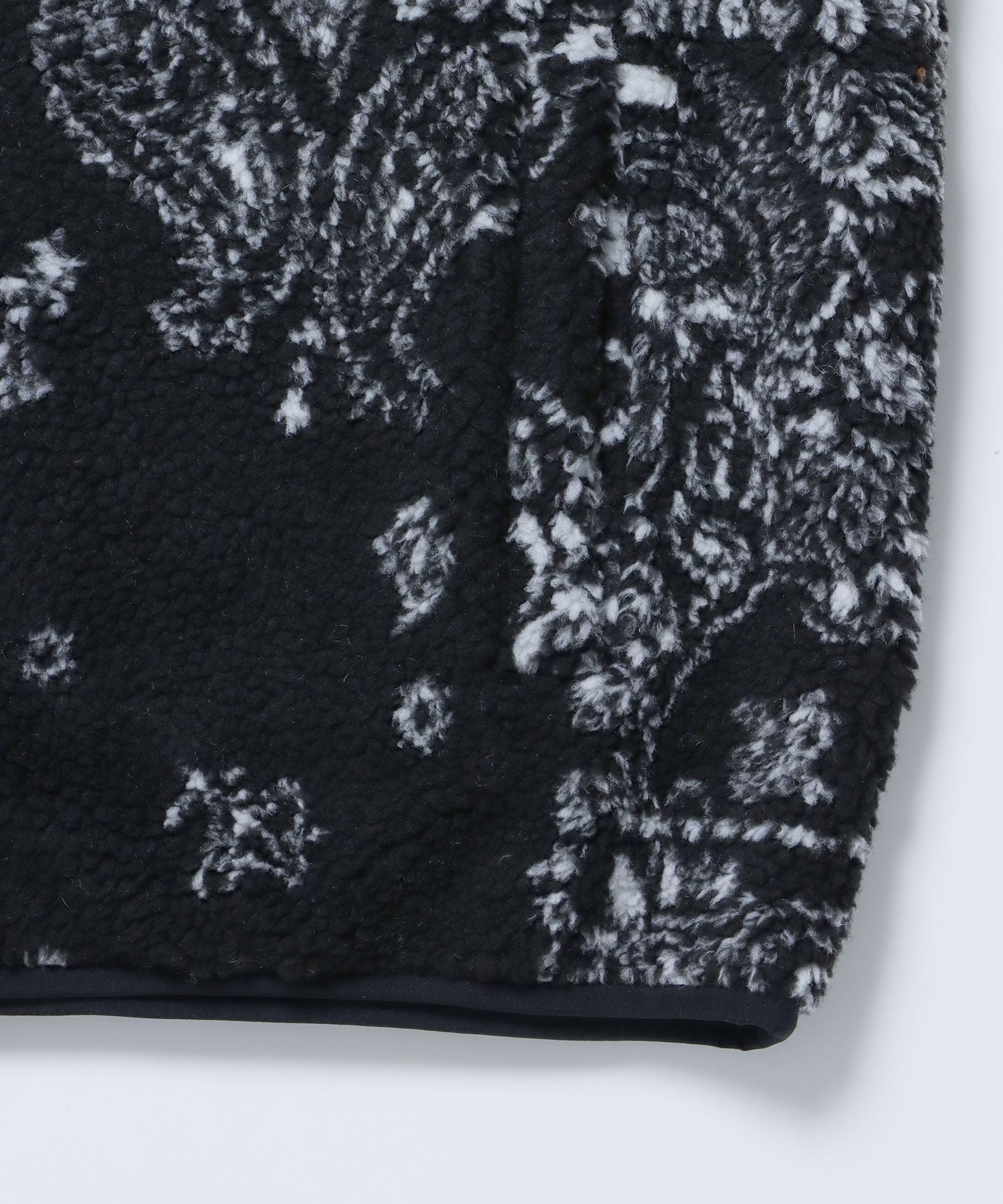 【SEQUENZ】 ALLOVER REVERSIBLE BOA VEST / ジャガードボア リバーシブル ワンポイント ロゴ スタンド ベスト ミント