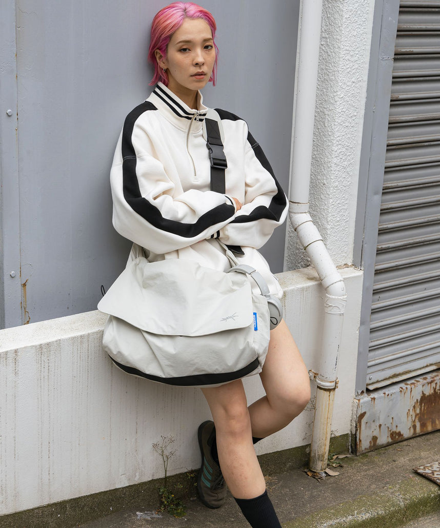 TECH SHOULDER BAG グレー