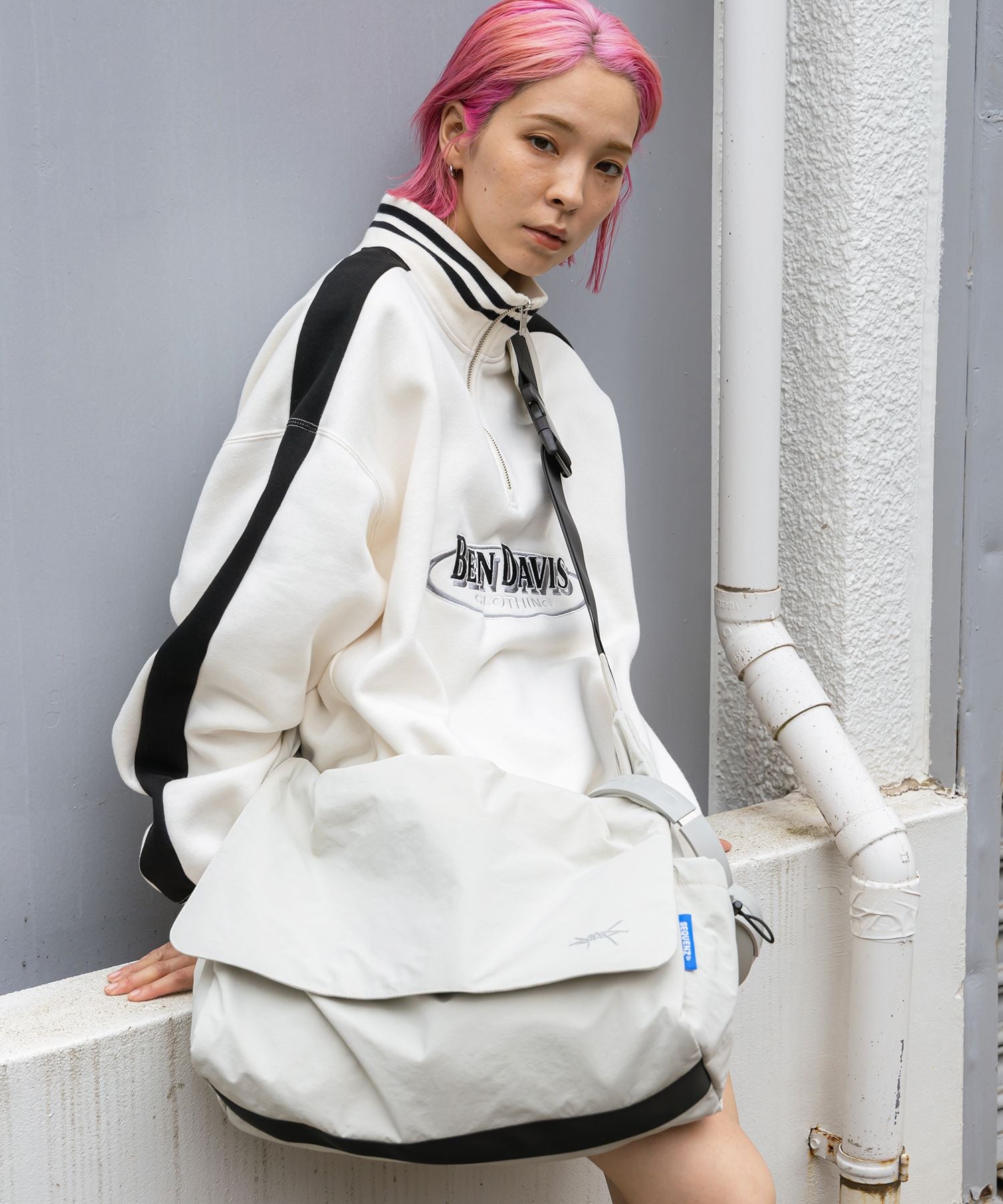 TECH SHOULDER BAG グレー