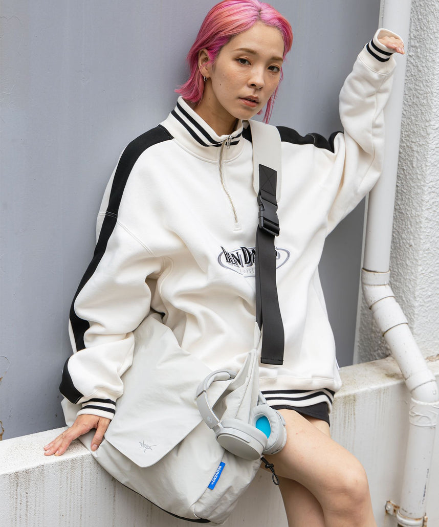 TECH SHOULDER BAG グレー