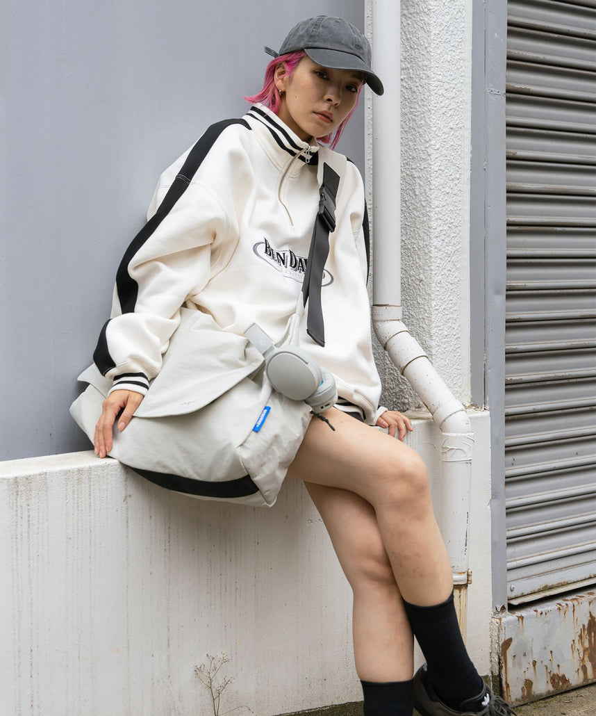 TECH SHOULDER BAG グレー