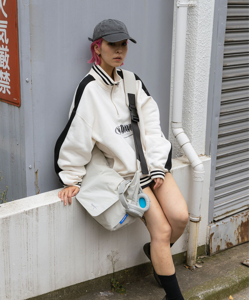 TECH SHOULDER BAG グレー