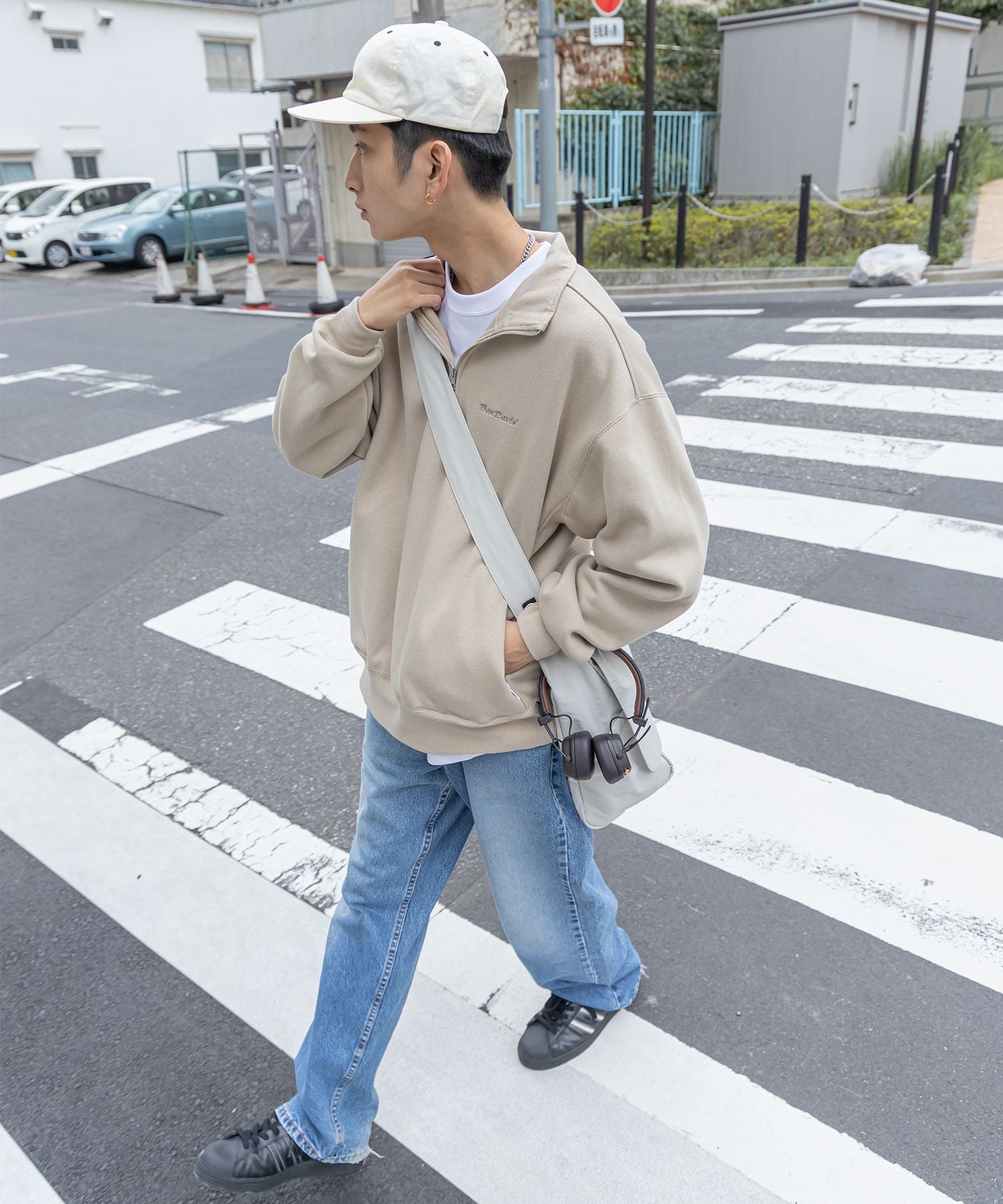 TECH SHOULDER BAG グレー