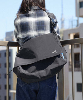 TECH SHOULDER BAG ブラック