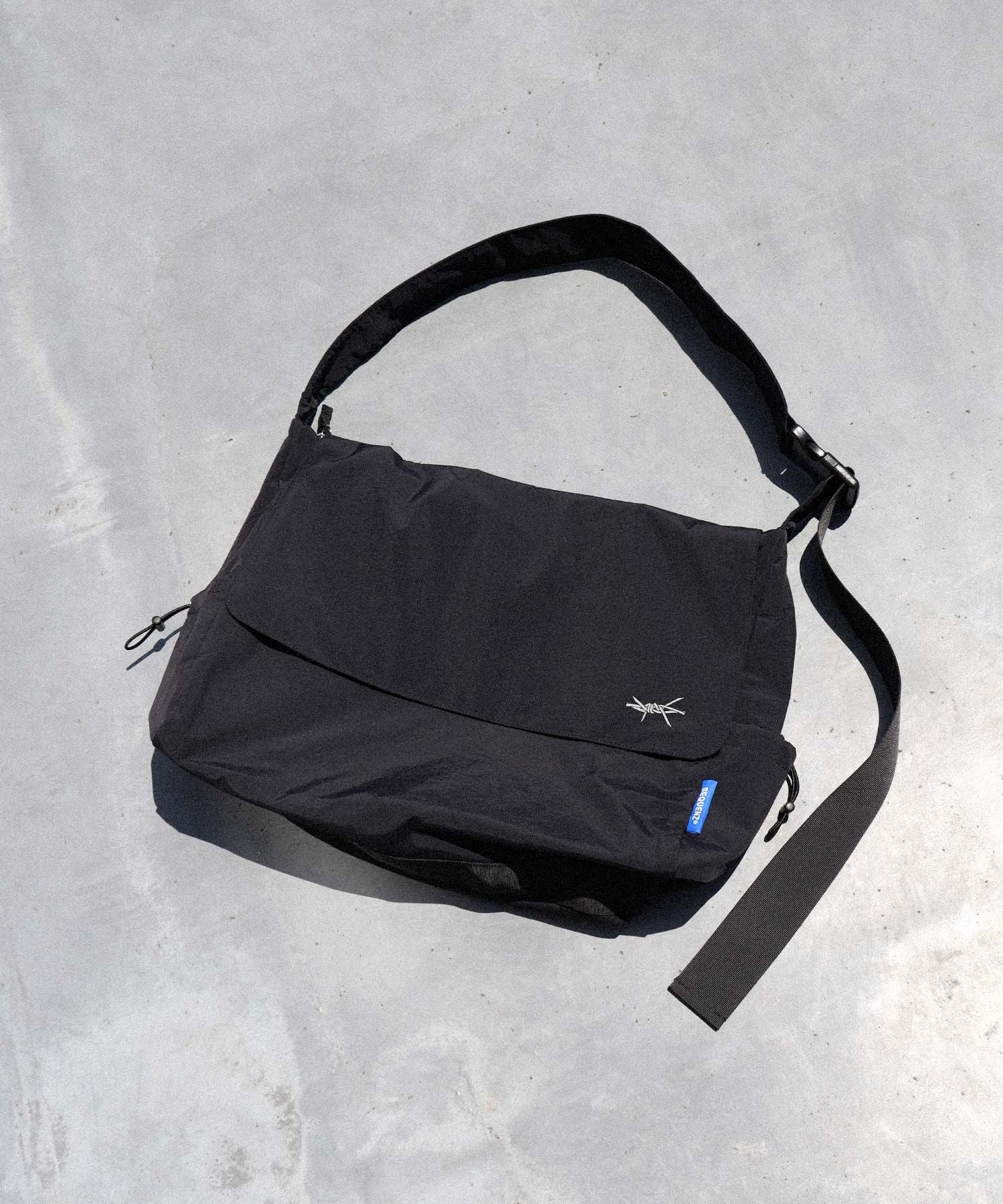 TECH SHOULDER BAG ブラック