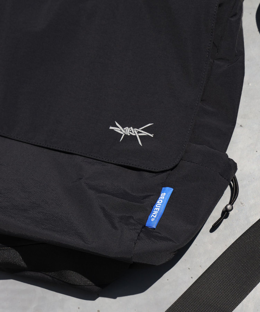 TECH SHOULDER BAG ブラック