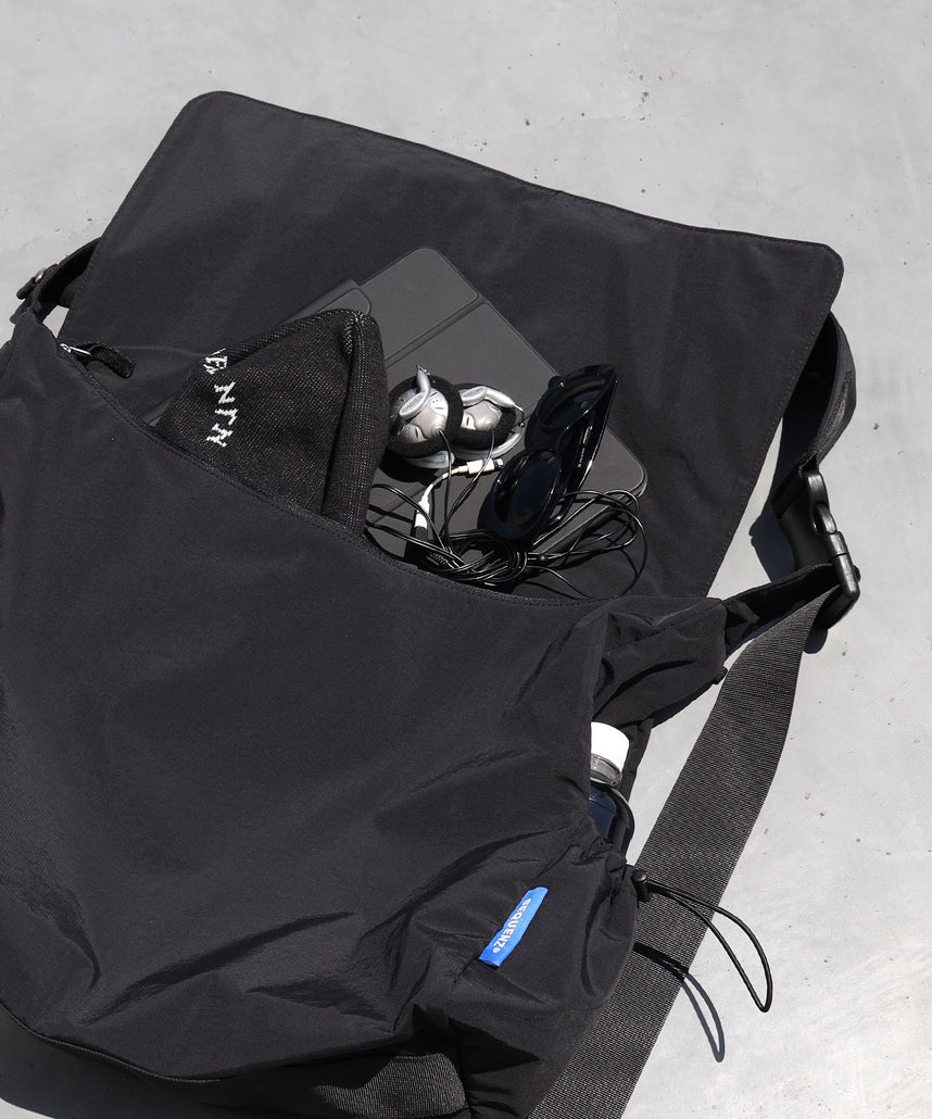 TECH SHOULDER BAG ブラック