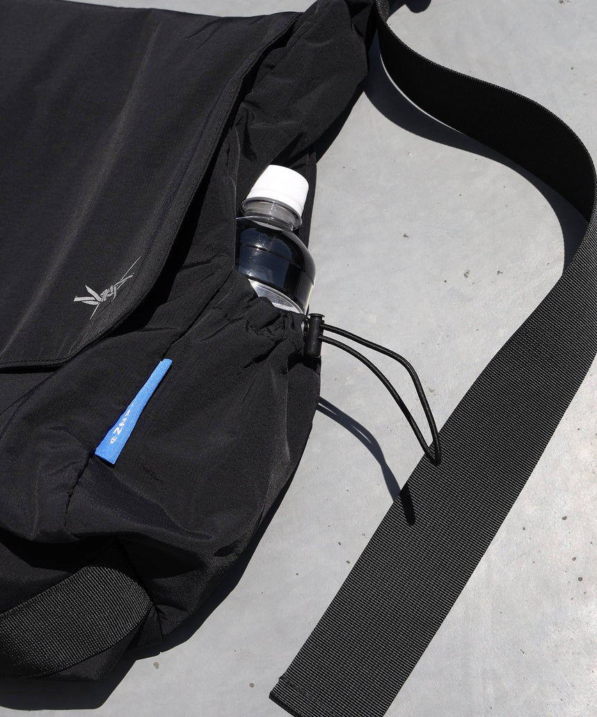 TECH SHOULDER BAG ブラック