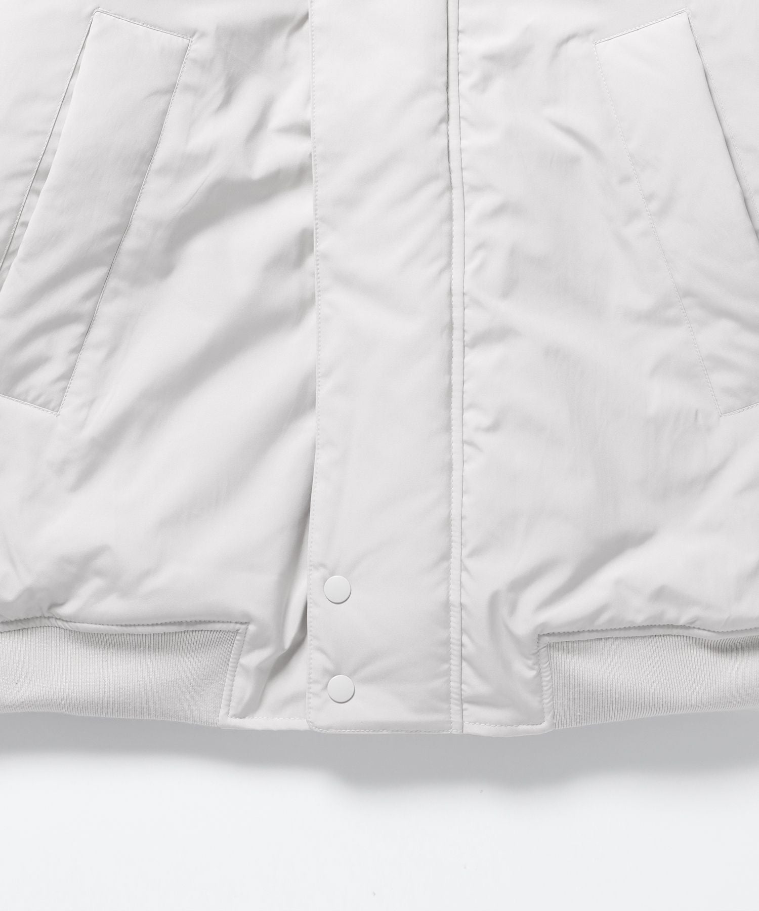 【BEN DAVIS(ベンデイビス)】 POLAR WORKERS JACKET / ワンポイント刺繍 フェイクダウン スタンドカラー 中綿ジャケット セーリングジャケット アイボリー