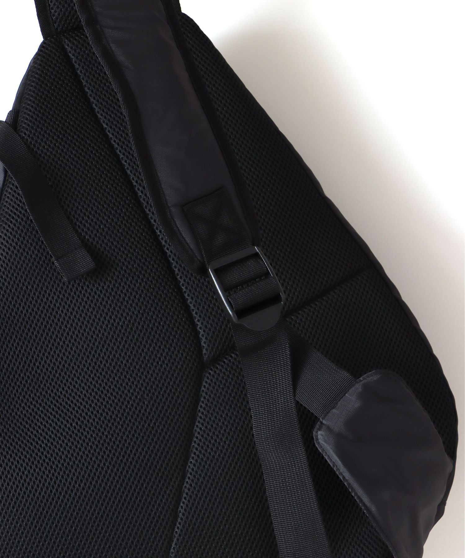 【FFEIN(フェイン)】スリングバッグ ブラック