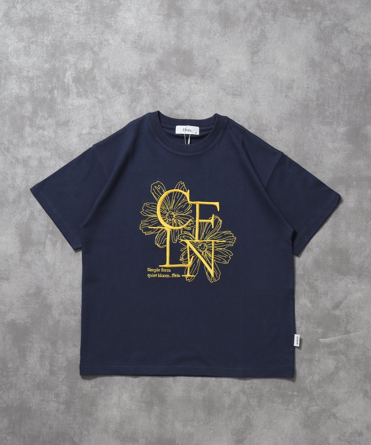 フラワー刺繍ロゴショート丈Tシャツ / Tシャツ クルーネック 半袖 刺繍 花柄 【短丈】 ネイビー