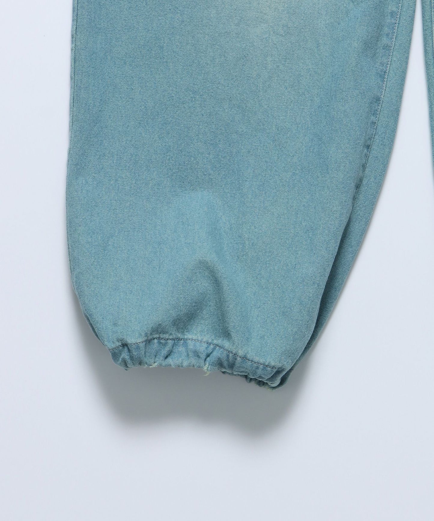 WASHED LIGHT SLUB DENIM EASY PANTS / デニム 刺繍 オーバーダイ フェード ワイド　ダメージ ブルー