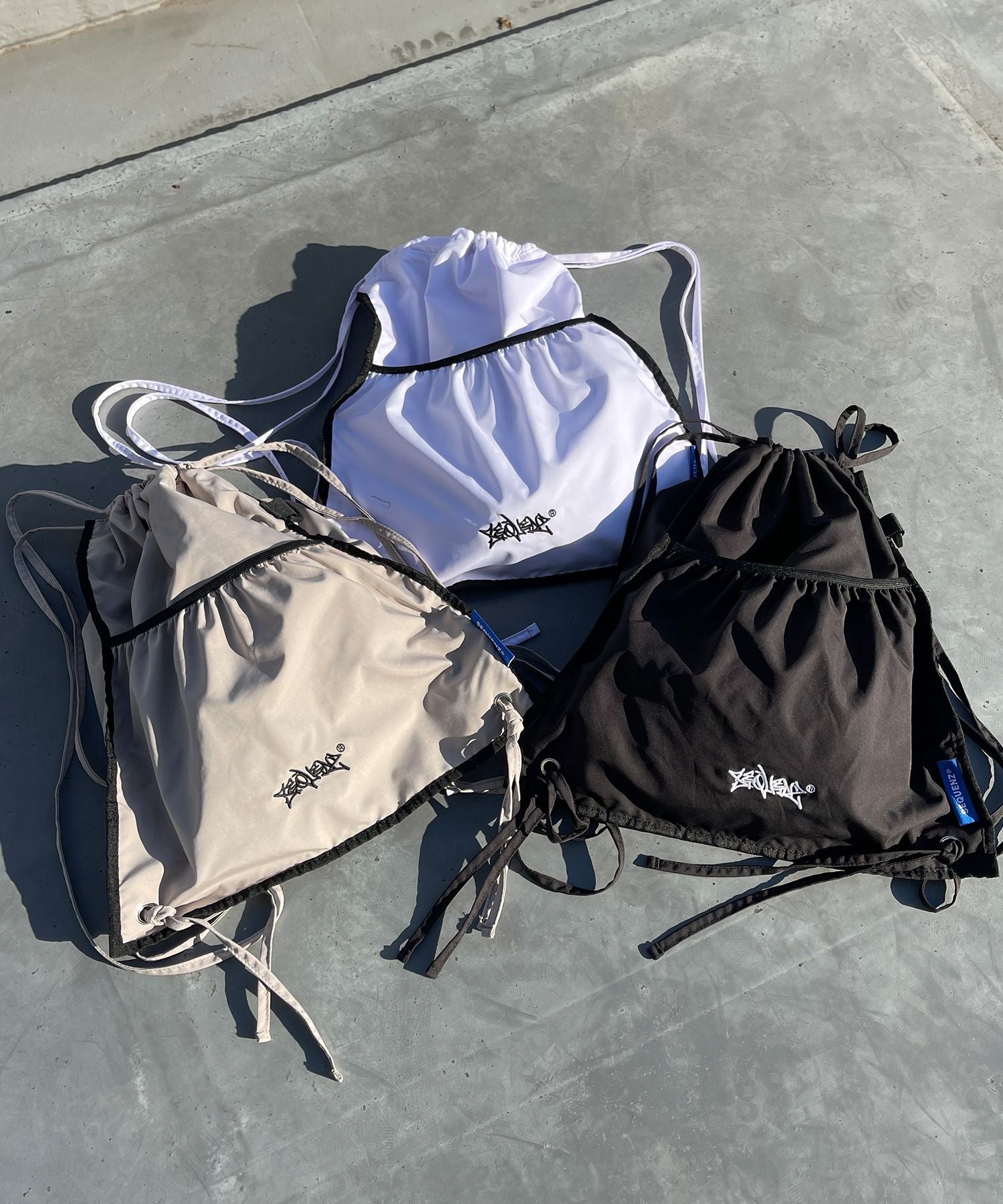 2 FACE STRING KNAPSACK / リバーシブル テック ナップサック ブランドロゴ ブラック