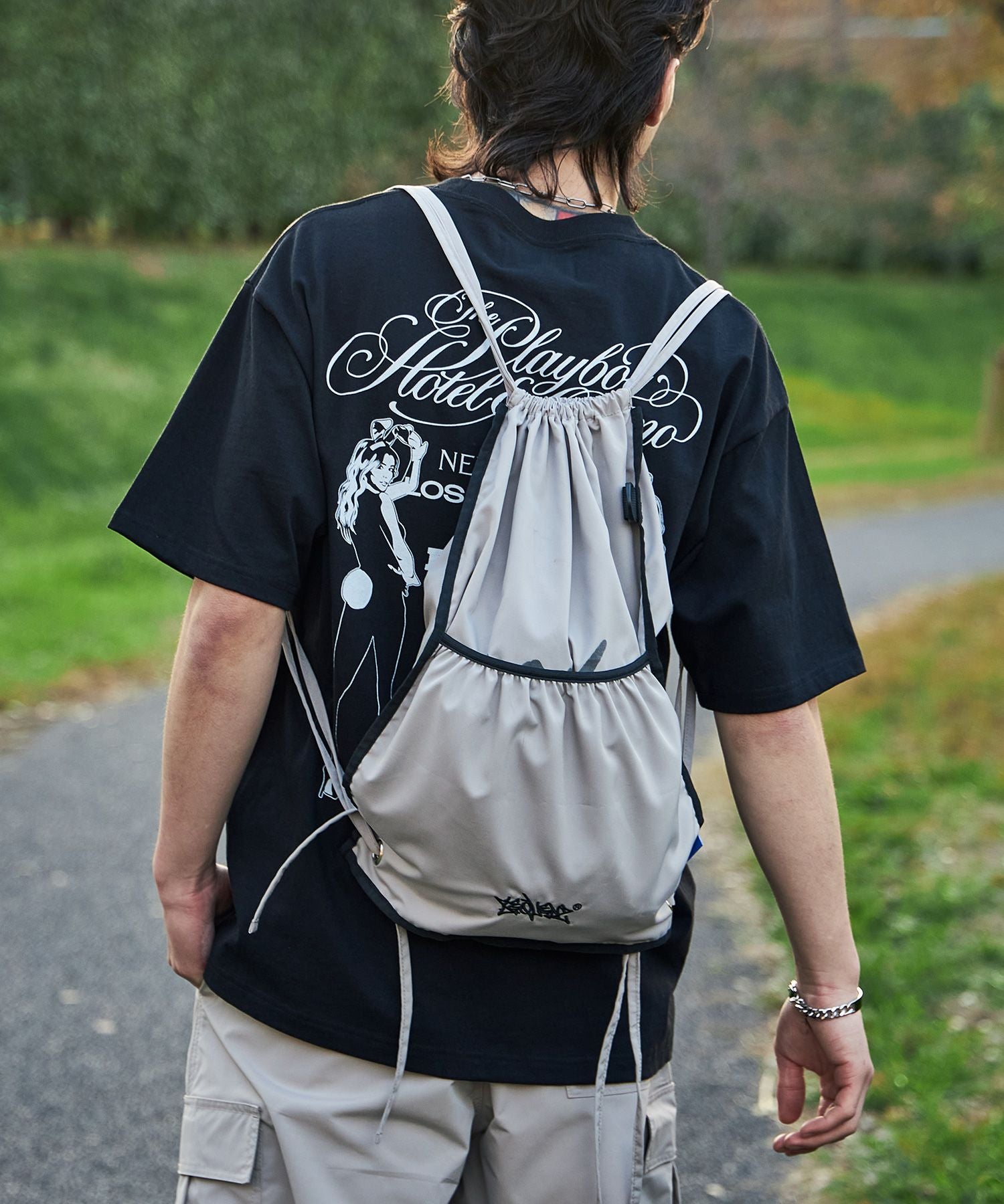 2 FACE STRING KNAPSACK / リバーシブル テック ナップサック ブランドロゴ サンドベージュ