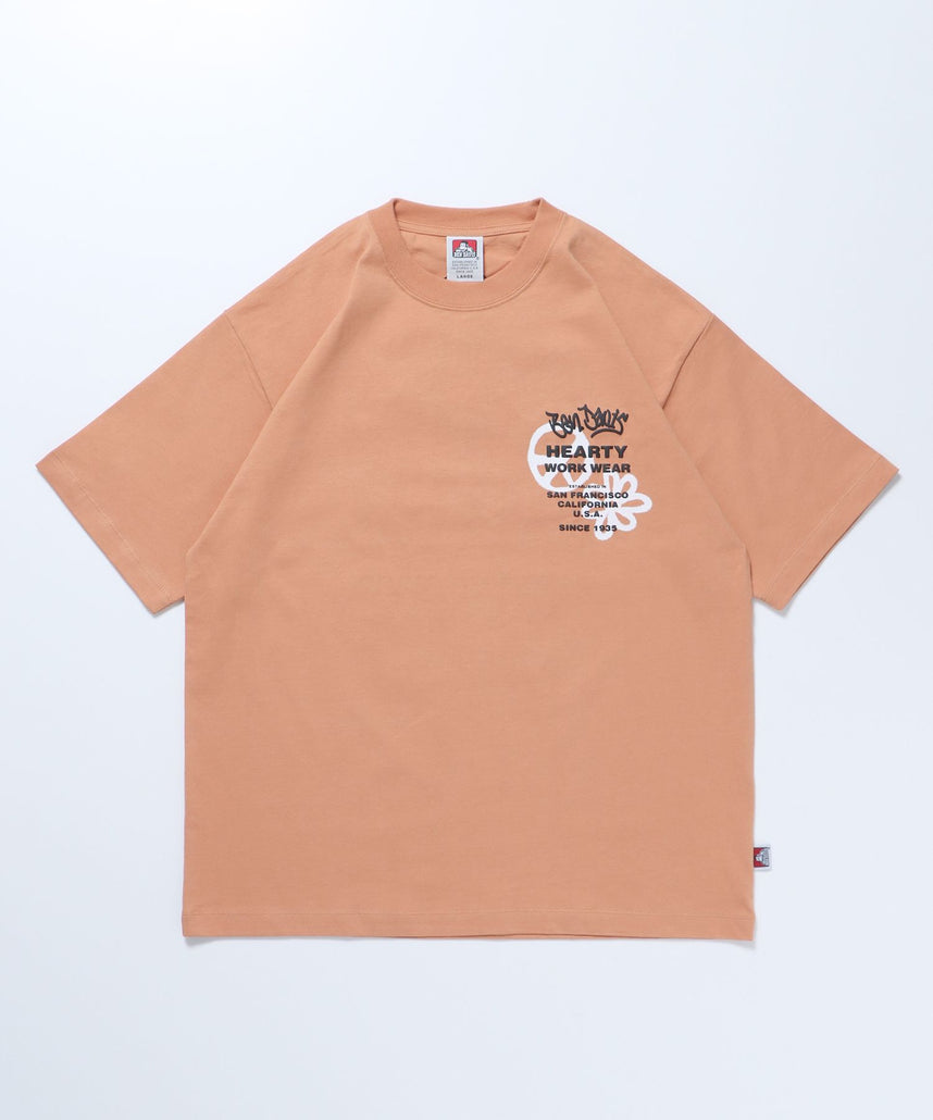 【BEN DAVIS(ベンデイビス)】GRATEFUL TEE / クルーネック 半袖Tシャツ ハッピー モチーフ バップリント 胸ワンポイント Tシャツ 8ボール オレンジ