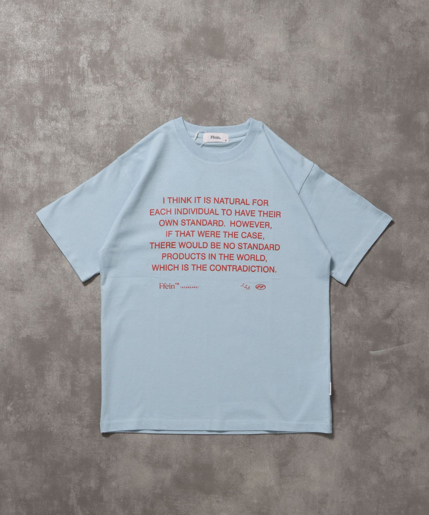【FFEIN(フェイン)】メッセージPT TEE / Tシャツ クルーネック 半袖 プリント メッセージロゴ ライトブルー