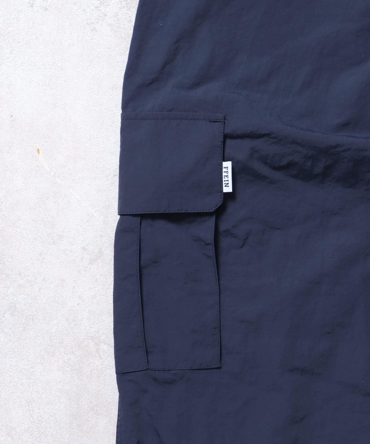 ナイロンテックワイドカーゴパンツ / ドローコード ブロークコア シティガール シティボーイ ワンポイント シンプル ノームコア ネイビー