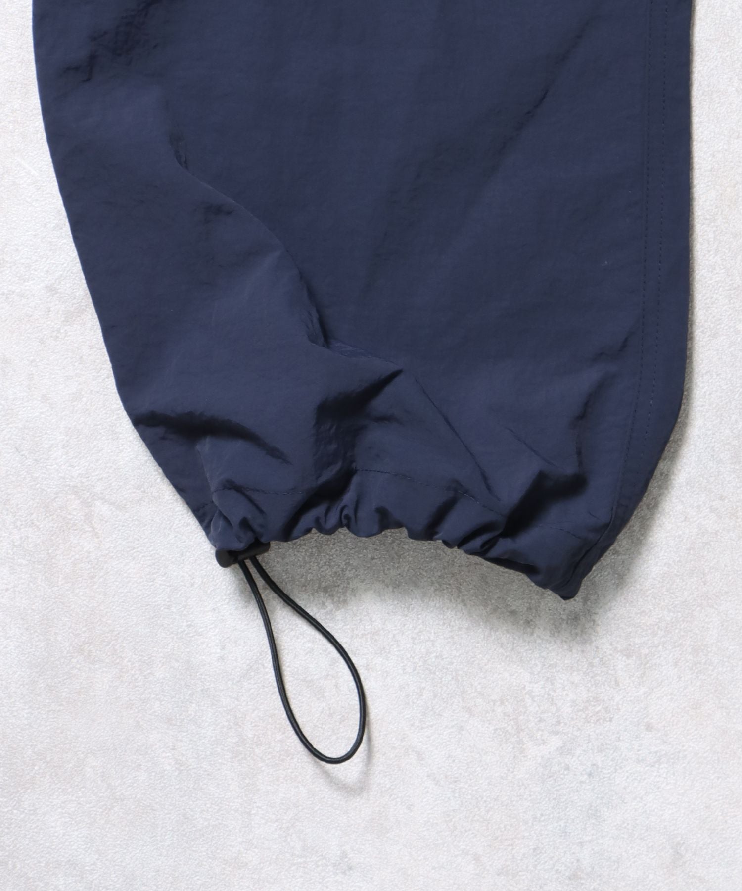 ナイロンテックワイドカーゴパンツ / ドローコード ブロークコア シティガール シティボーイ ワンポイント シンプル ノームコア ネイビー