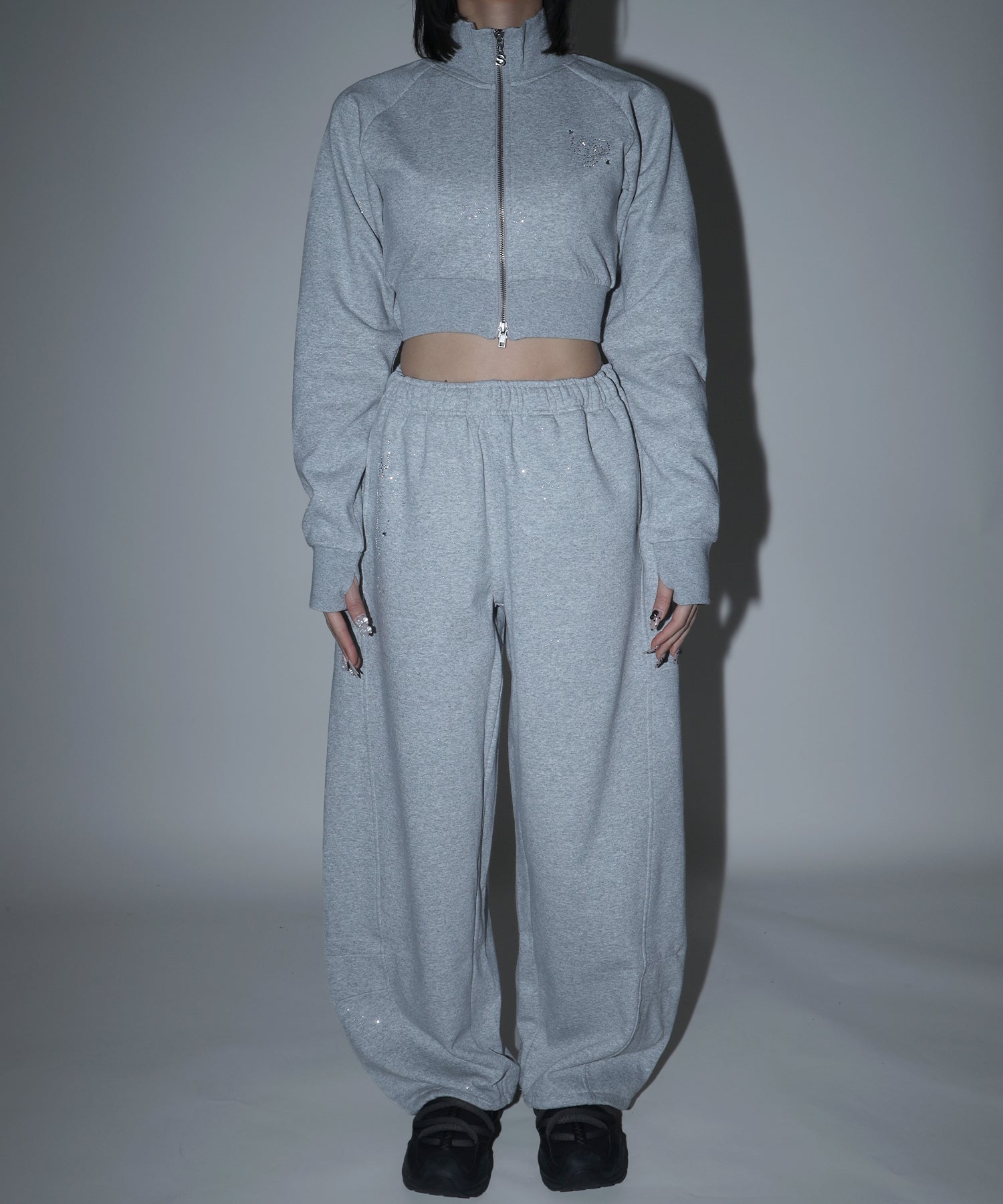 H163 トップス:S/パンツ:M