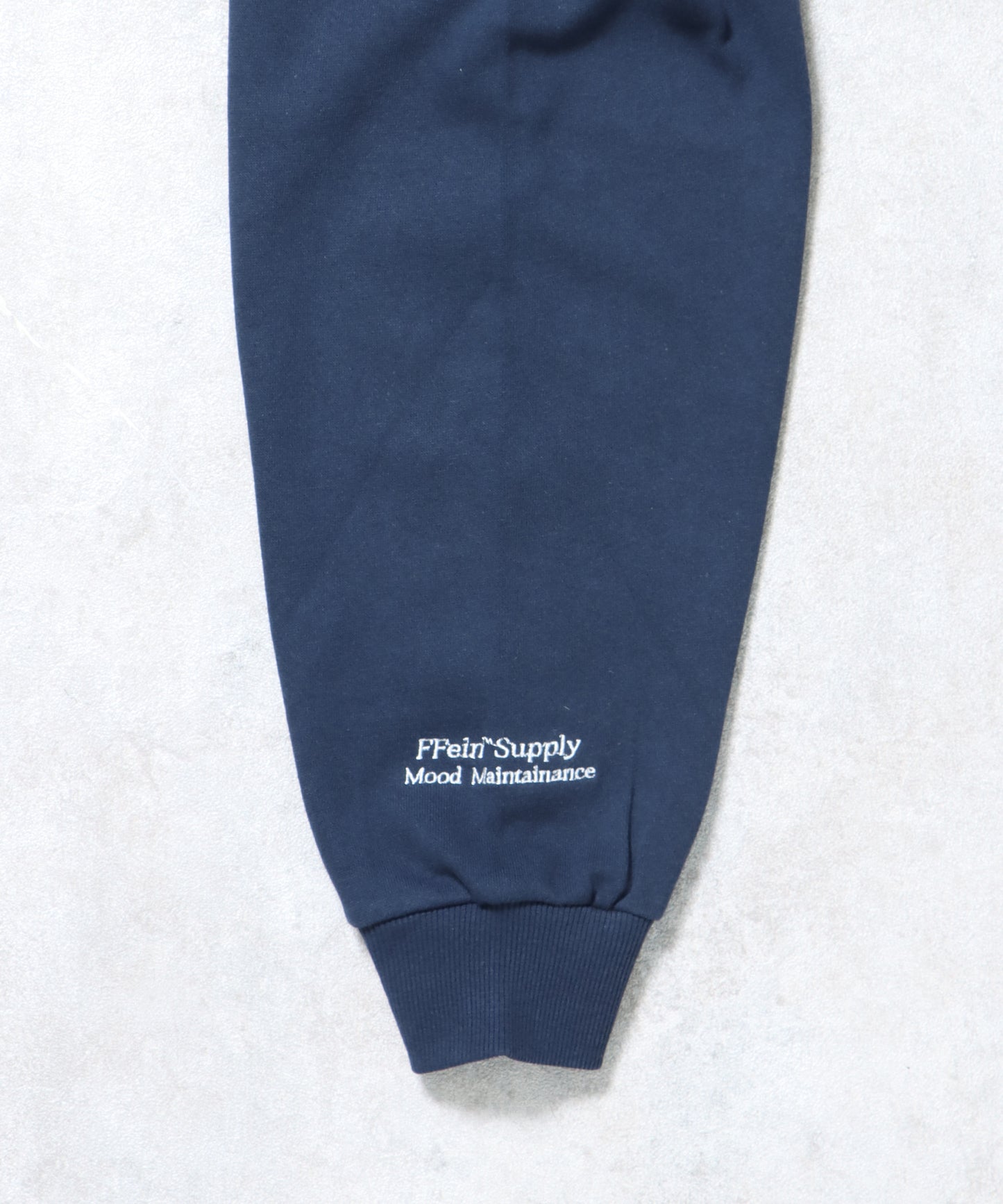 ワンポイントロゴジップパーカー / 刺繍 ワンポイント シンプル ノームコア 綺麗目 シティガール シティボーイ 裏起毛 ネイビー