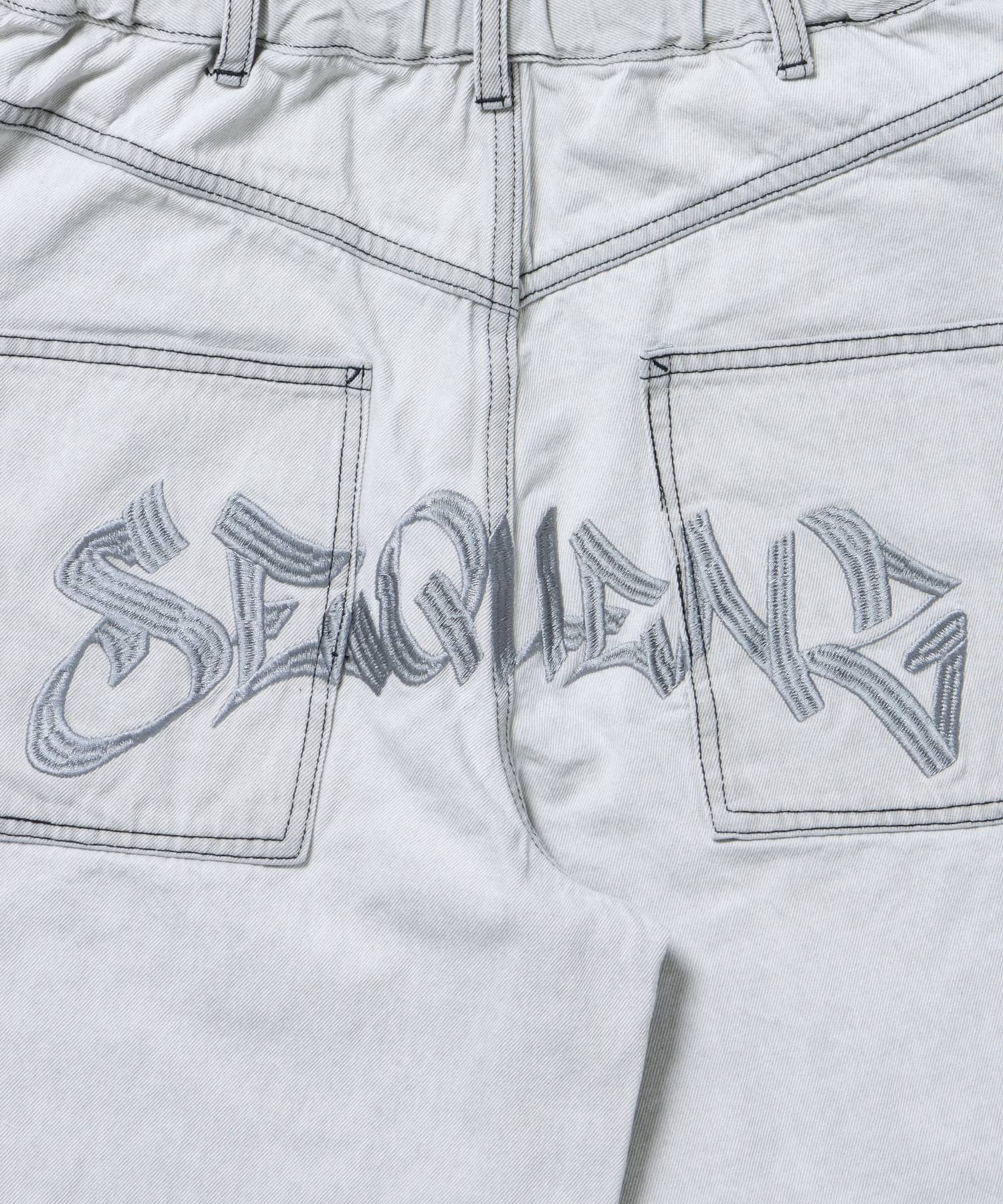 BACK EMB. SHORT DENIM / デニム パンツ 半ズボン ショーツ ワンポイント 刺繍 ライトグレー