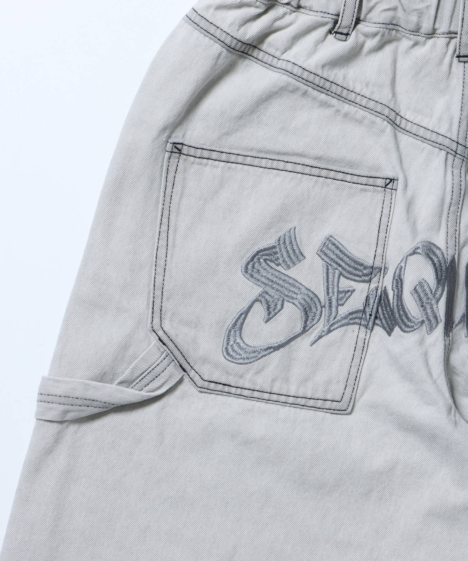 BACK EMB. SHORT DENIM / デニム パンツ 半ズボン ショーツ ワンポイント 刺繍 ライトグレー