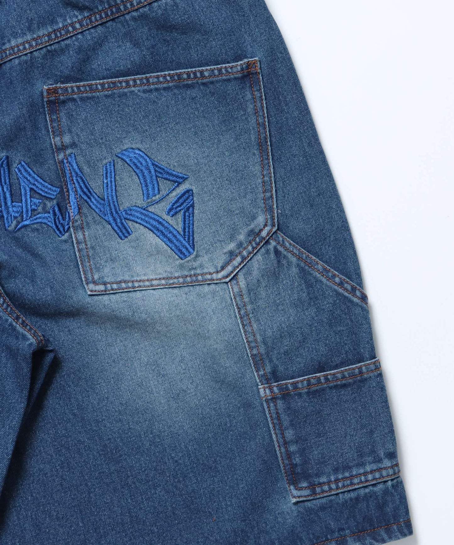 BACK EMB. SHORT DENIM / デニム パンツ 半ズボン ショーツ ワンポイント 刺繍 ネイビー