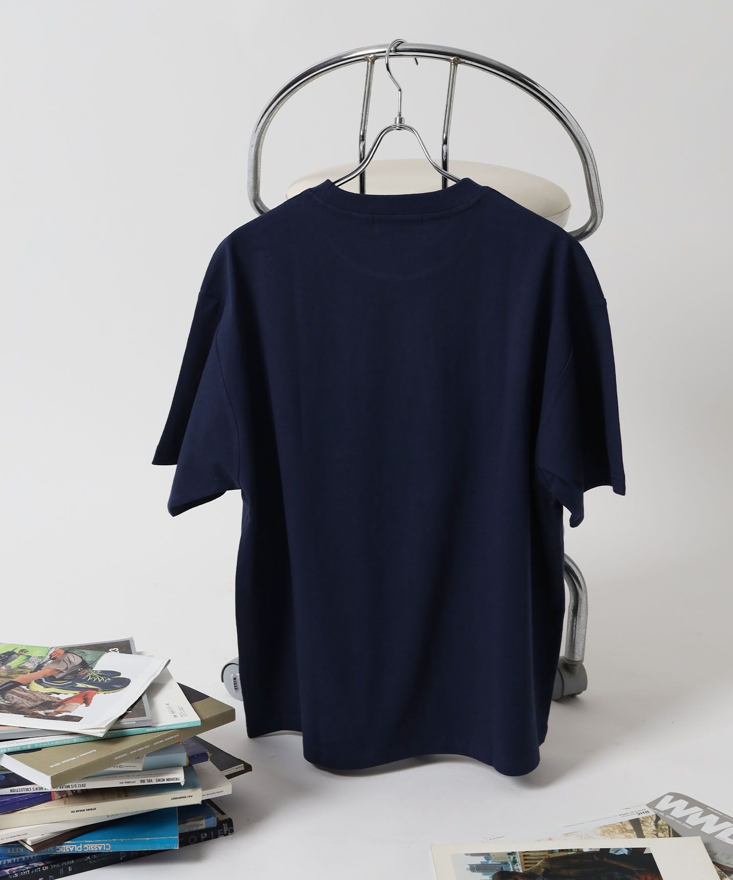 サークルアート線画プリントTシャツ / 男女兼用 レギュラーサイズ ワンポイント シンプル アートT ネイビー