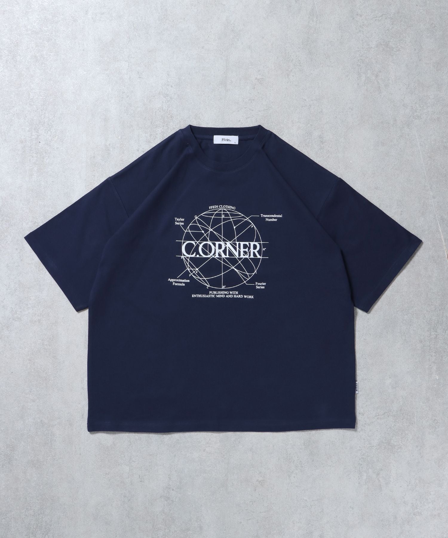 【FFEIN(フェイン)】サークルアート線画プリントTシャツ / 男女兼用 レギュラーサイズ ワンポイント シンプル アートT ネイビー