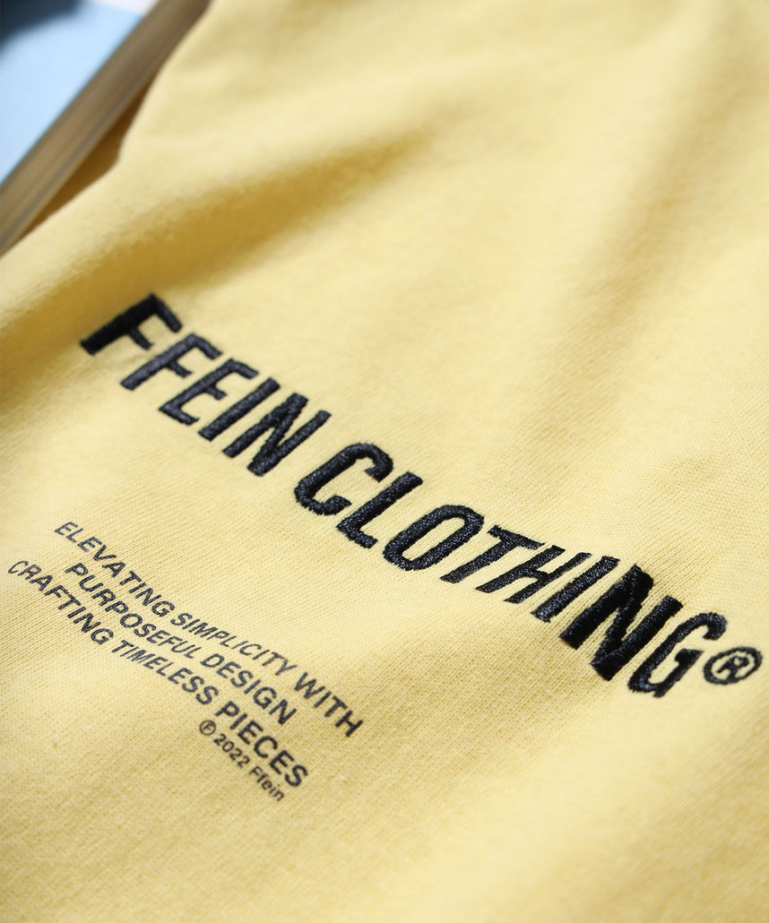 ワンポイントセンター刺繍ロゴTシャツ / Tシャツ クルーネック 半袖 刺繍 イエロー