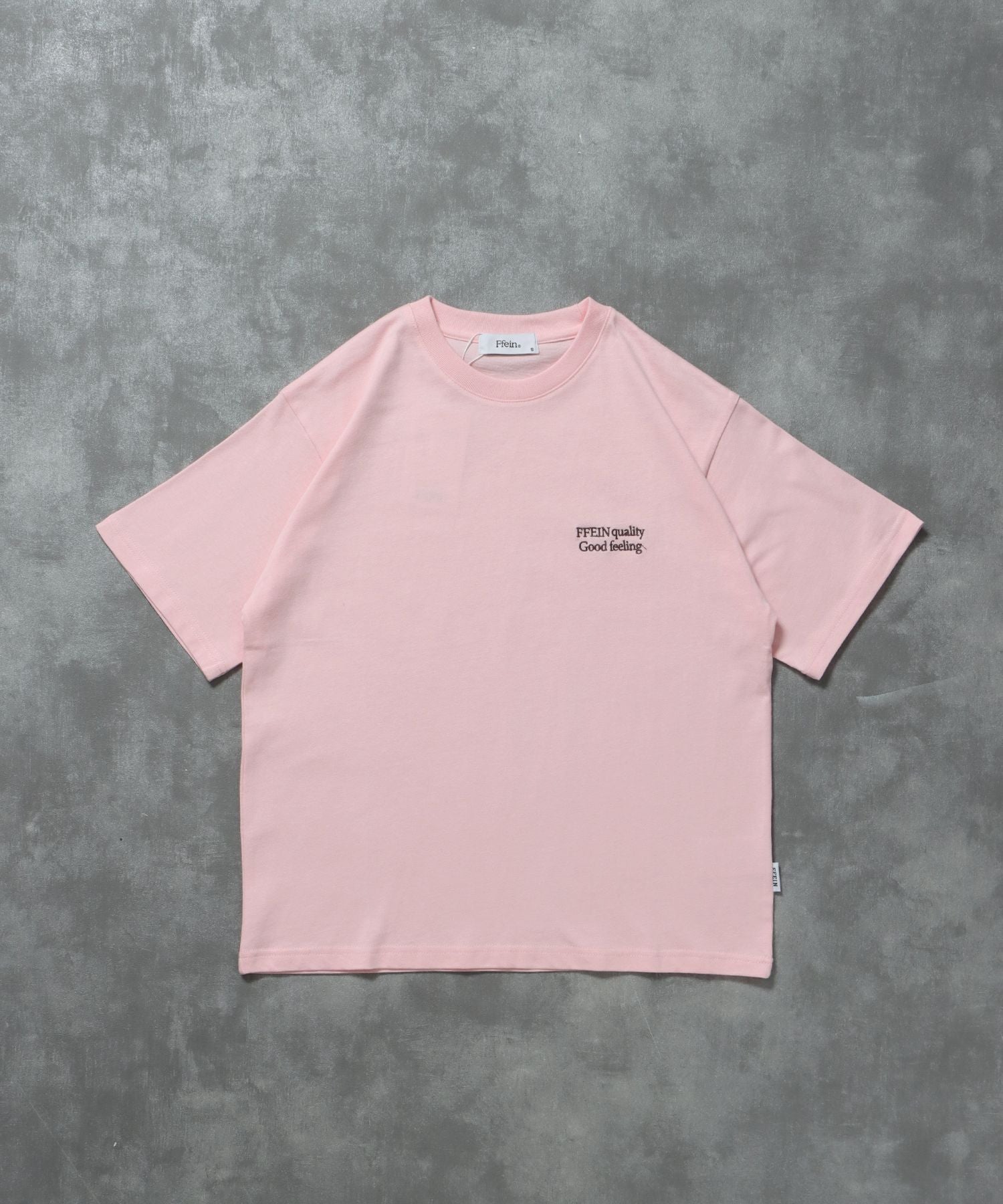 【FFEIN(フェイン)】ワンポイント刺繍ショート丈Tシャツ / Tシャツ 短丈 クルーネック 半袖 刺繍 ワンポイント ピンク