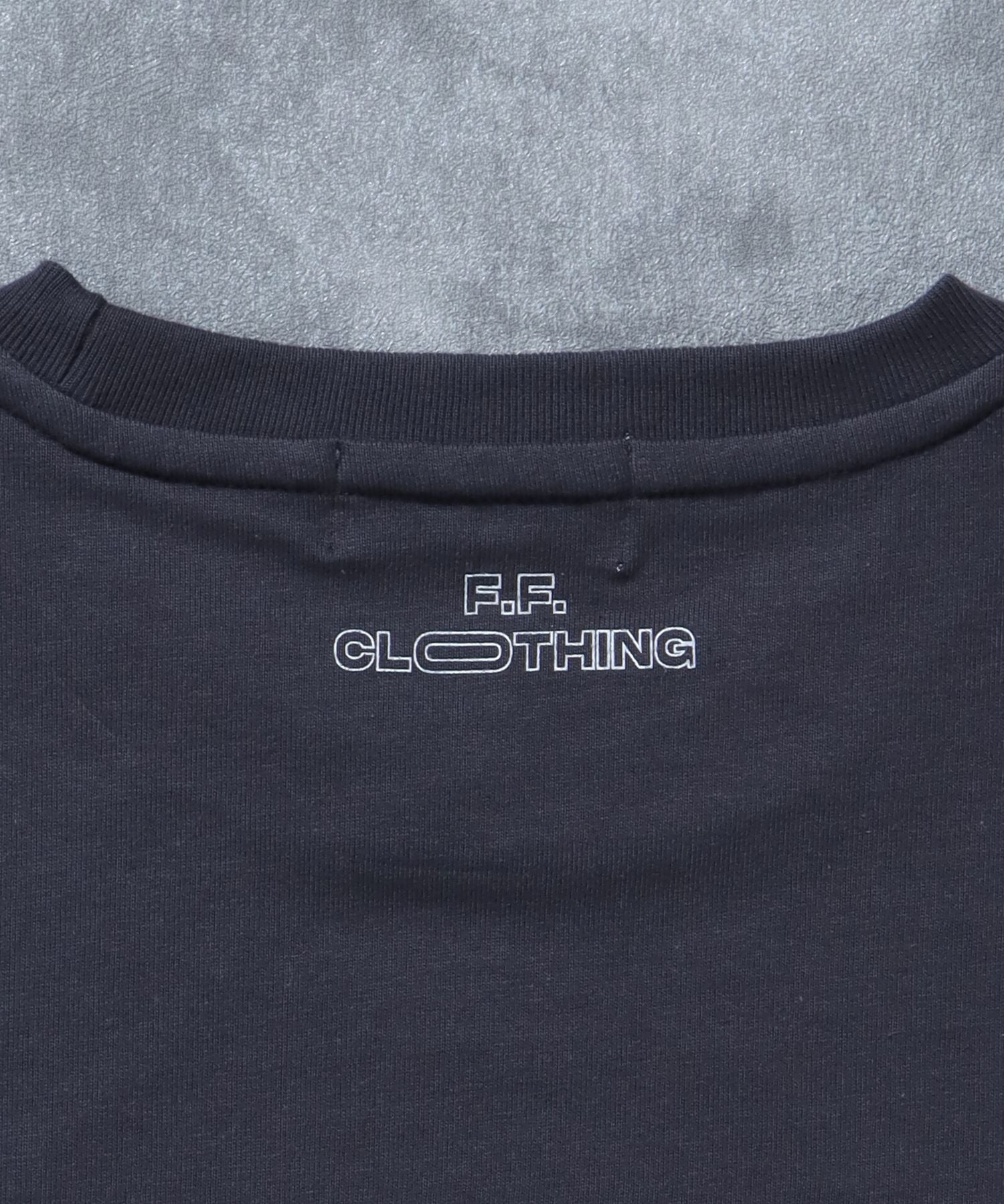 フォトプリントショート丈Tシャツ / Tシャツ 短丈 クルーネック 半袖 ショート丈 チャコール