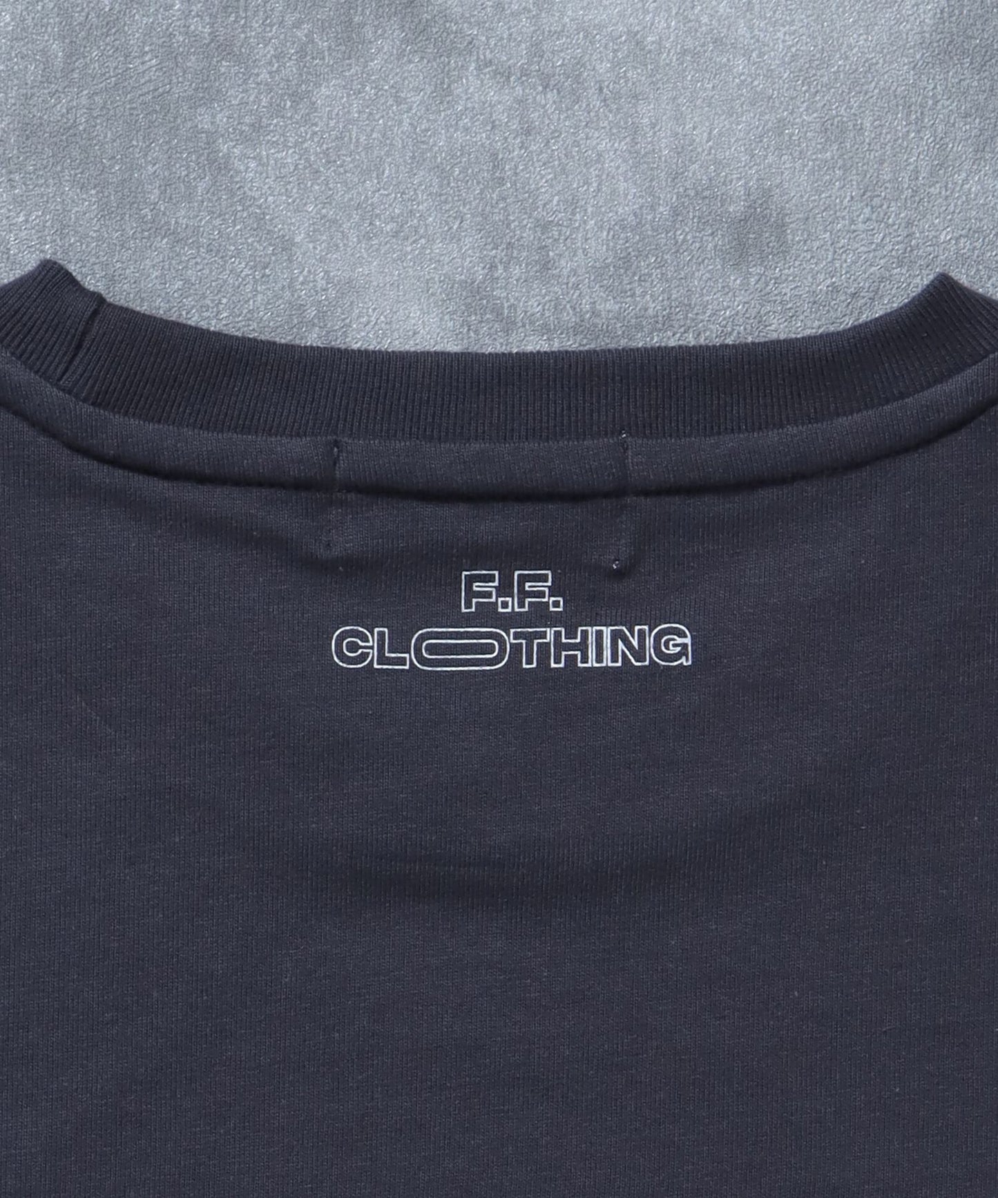 フォトプリントショート丈Tシャツ / Tシャツ 短丈 クルーネック 半袖 ショート丈 チャコール