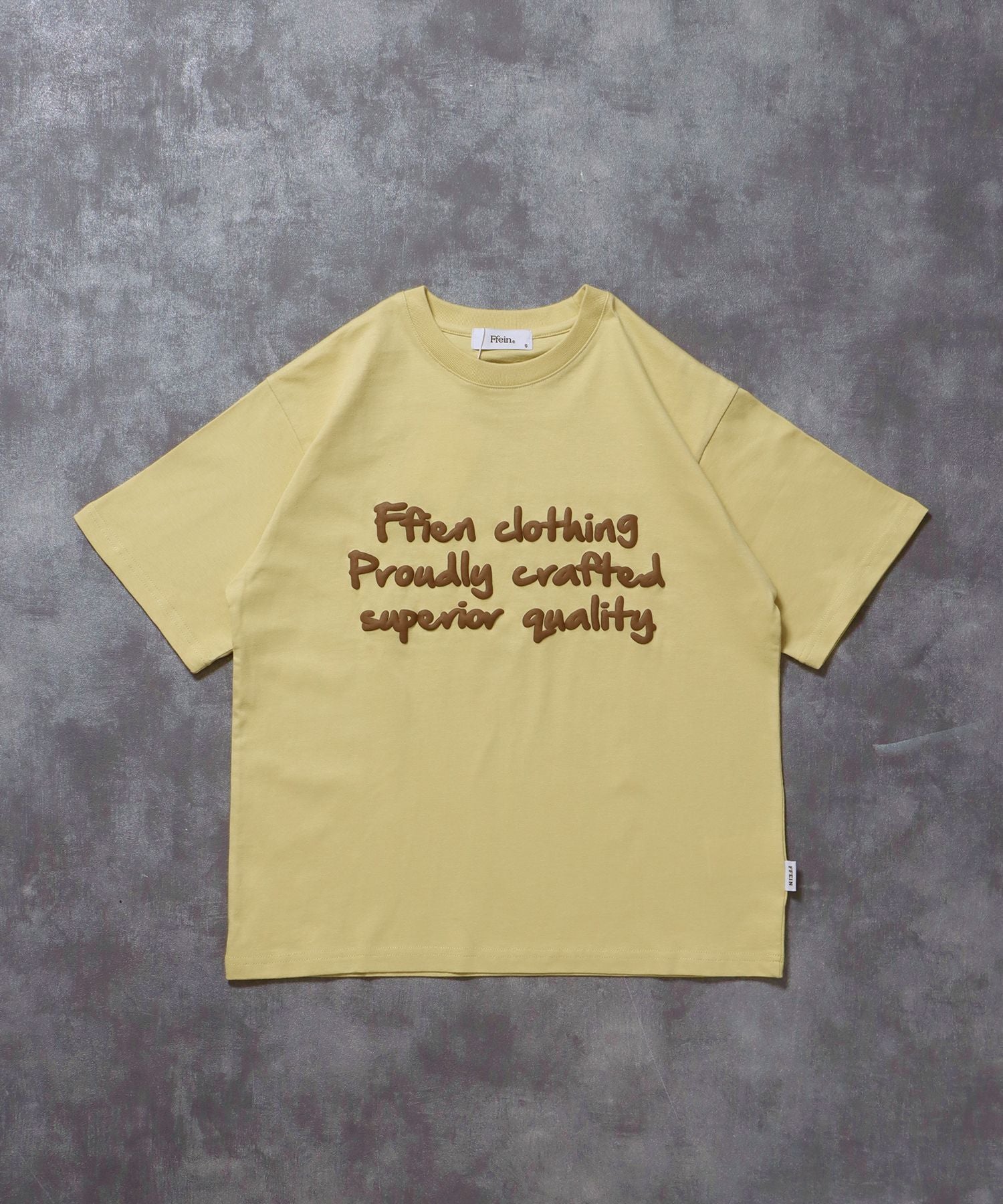 【FFEIN(フェイン)】手書きロゴショート丈Tシャツ / Tシャツ クルーネック 半袖 プリント 手書きロゴ【短丈】 レモンイエロー