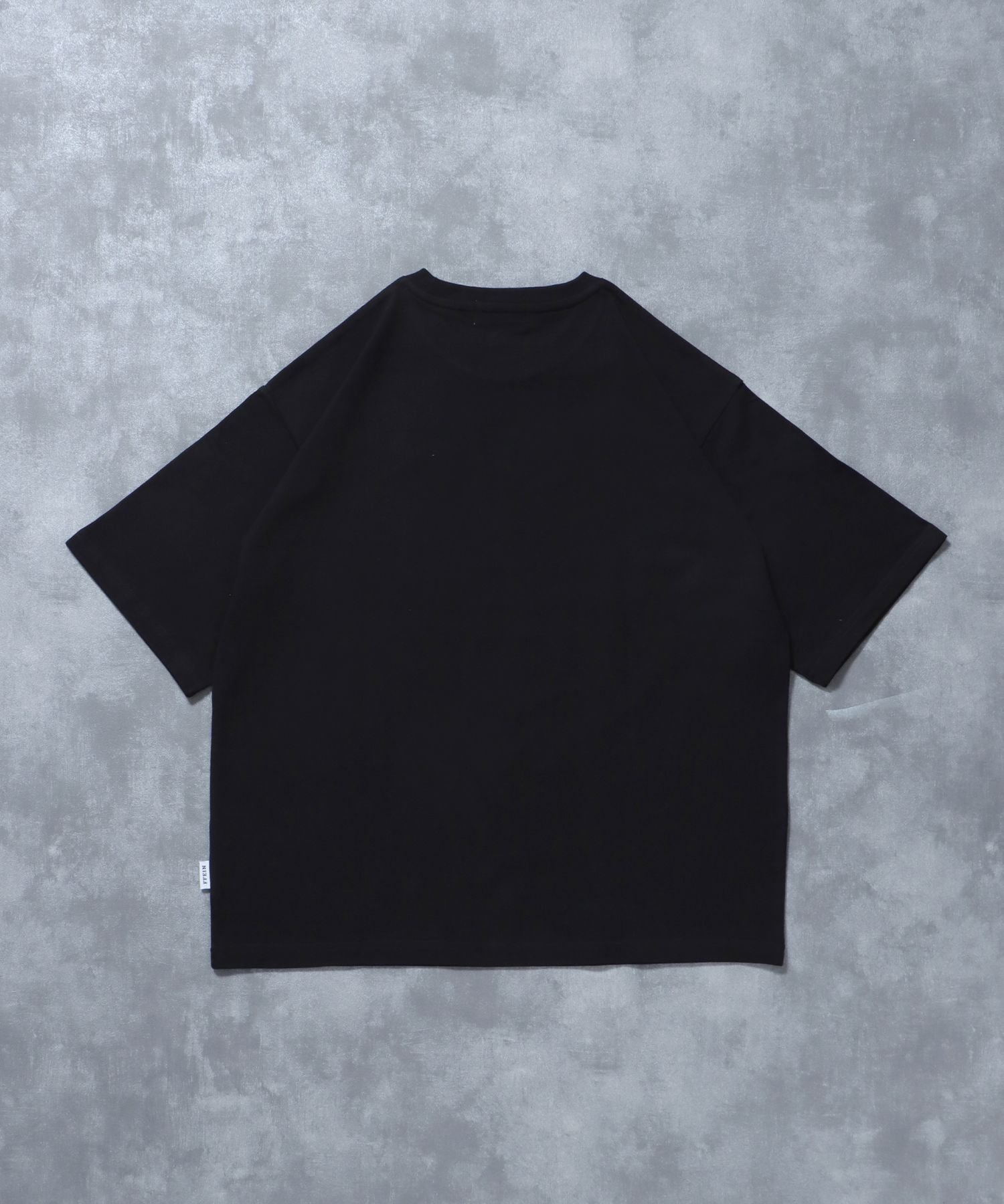 グラフィックショート丈Tシャツ / Tシャツ 短丈 クルーネック 半袖 ショート丈 ブラック