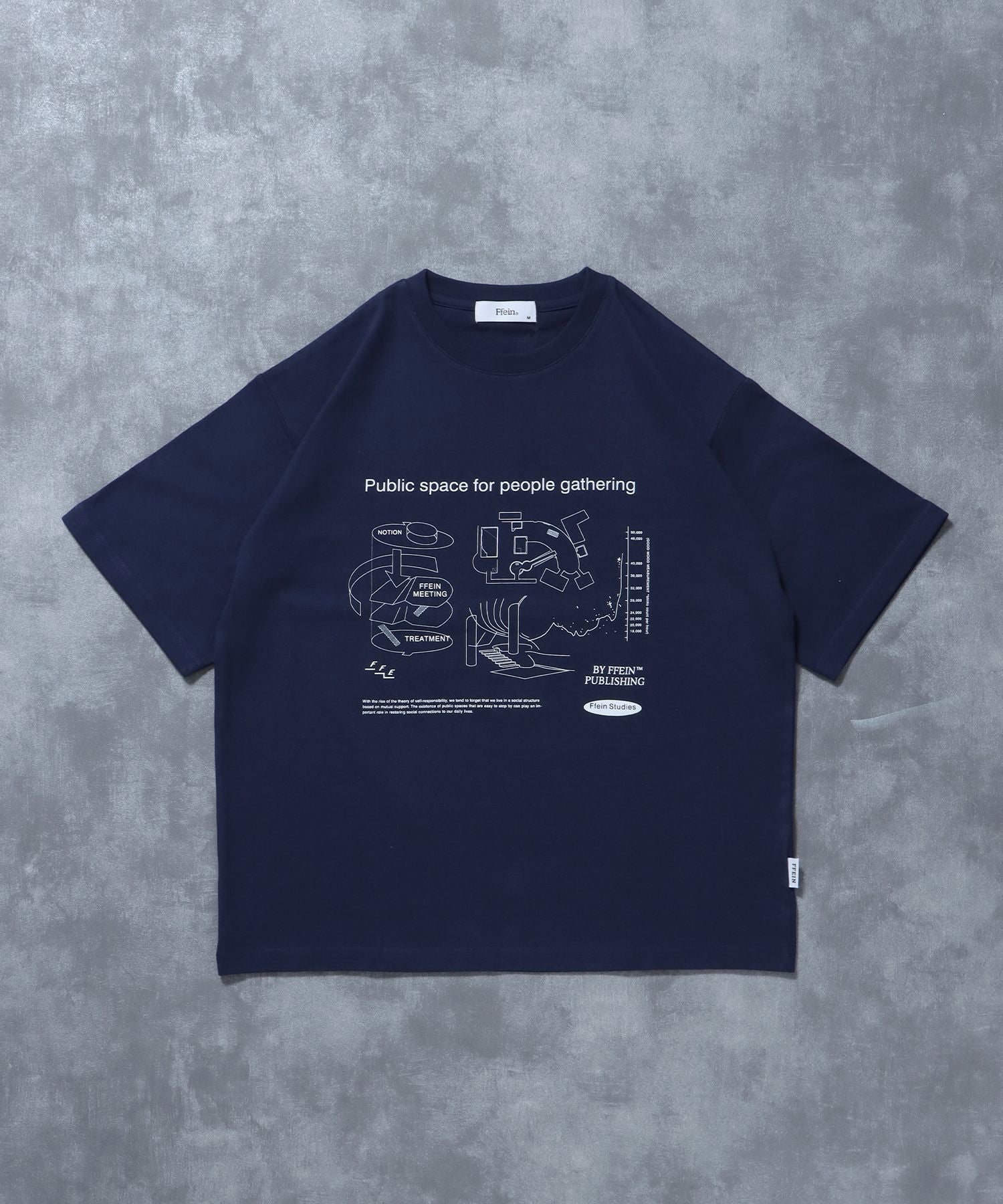 【FFEIN(フェイン)】グラフィックショート丈Tシャツ / Tシャツ 短丈 クルーネック 半袖 ショート丈 ネイビー