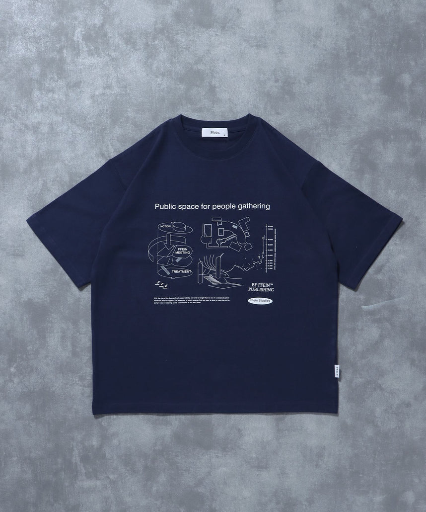 【FFEIN(フェイン)】グラフィックショート丈Tシャツ / Tシャツ 短丈 クルーネック 半袖 ショート丈 ネイビー