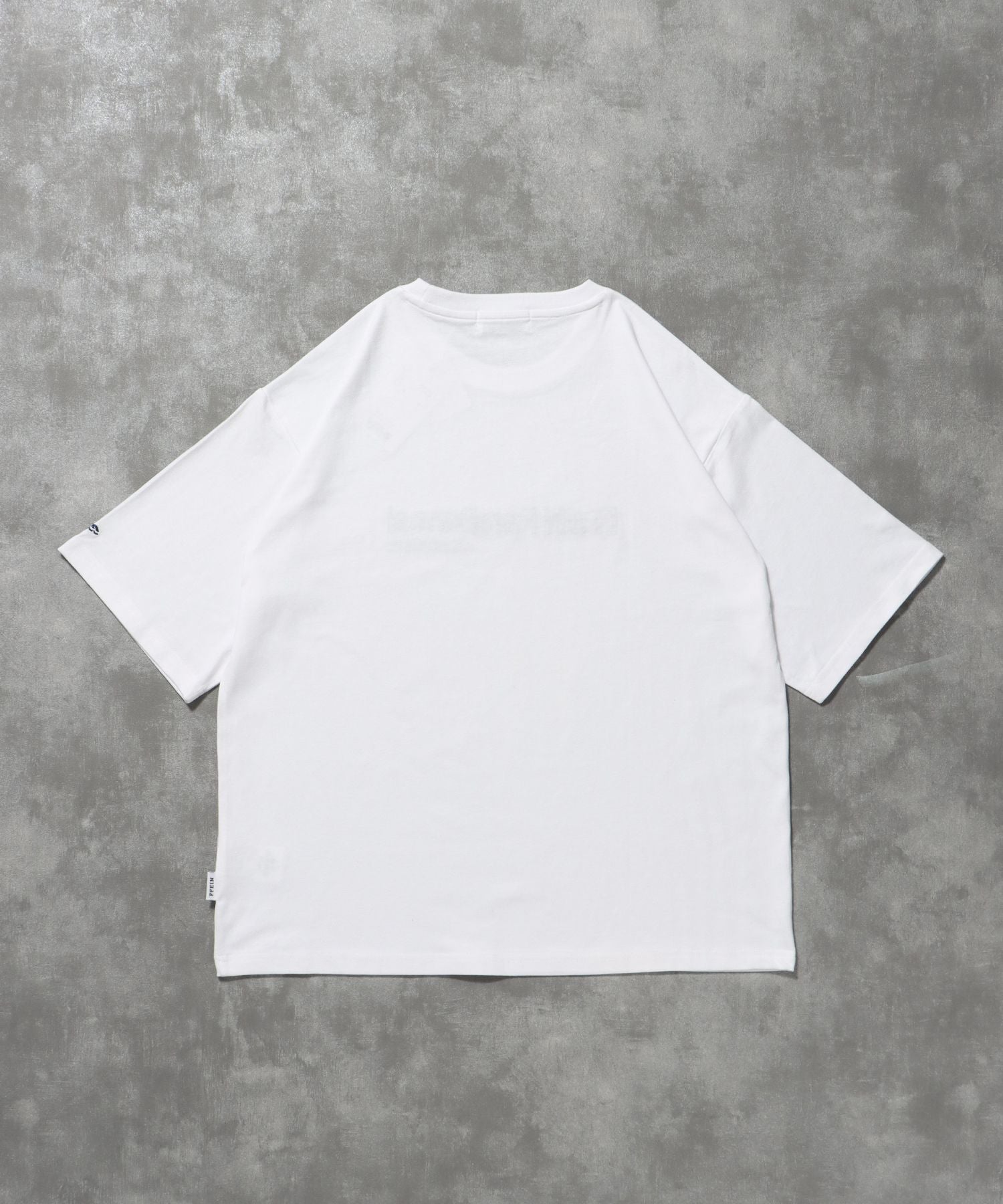 センターロゴ刺繍ショート丈Tシャツ / Tシャツ 短丈 クルーネック 半袖 ショート丈 刺繍 ホワイト
