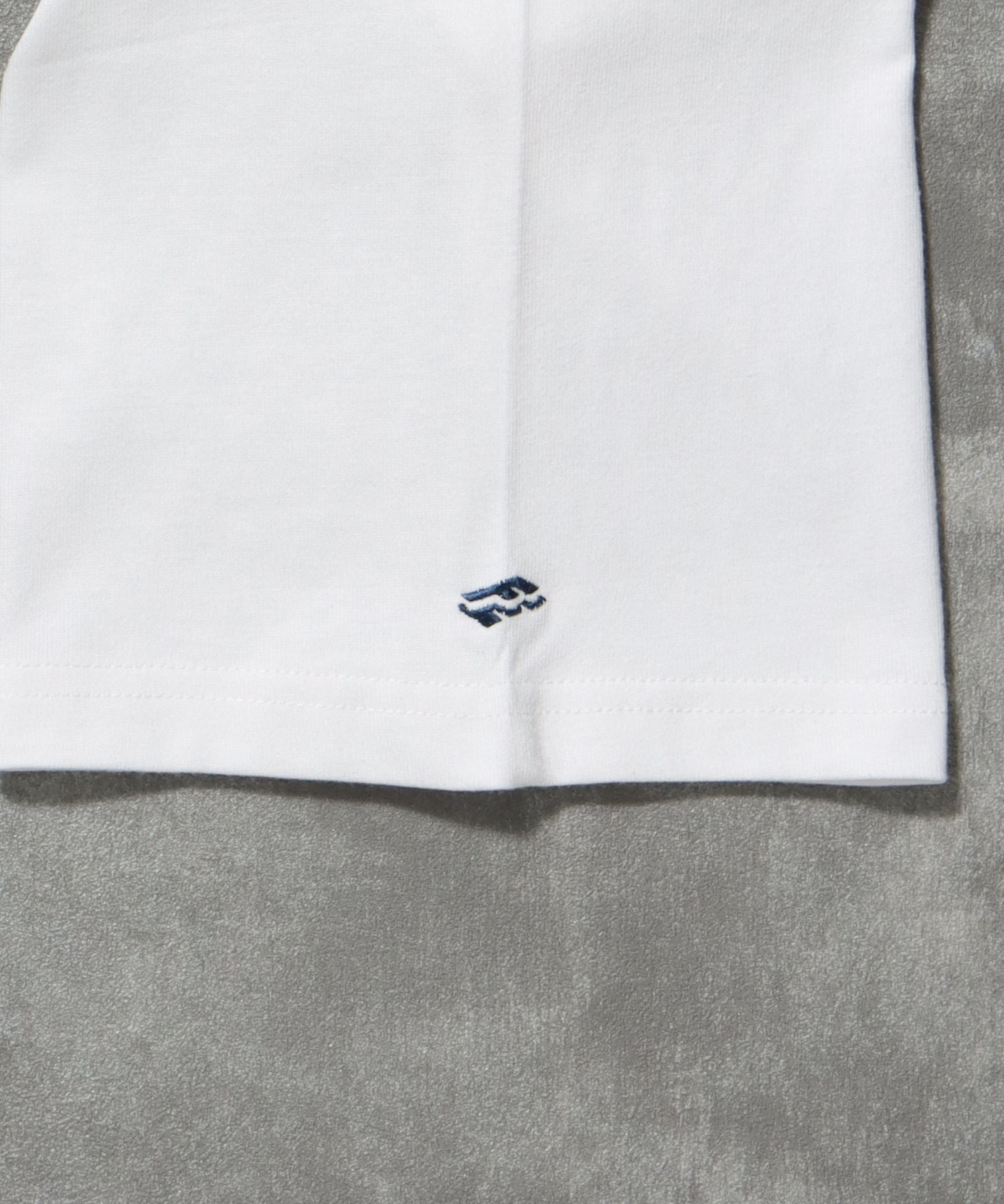 センターロゴ刺繍ショート丈Tシャツ / Tシャツ 短丈 クルーネック 半袖 ショート丈 刺繍 ホワイト