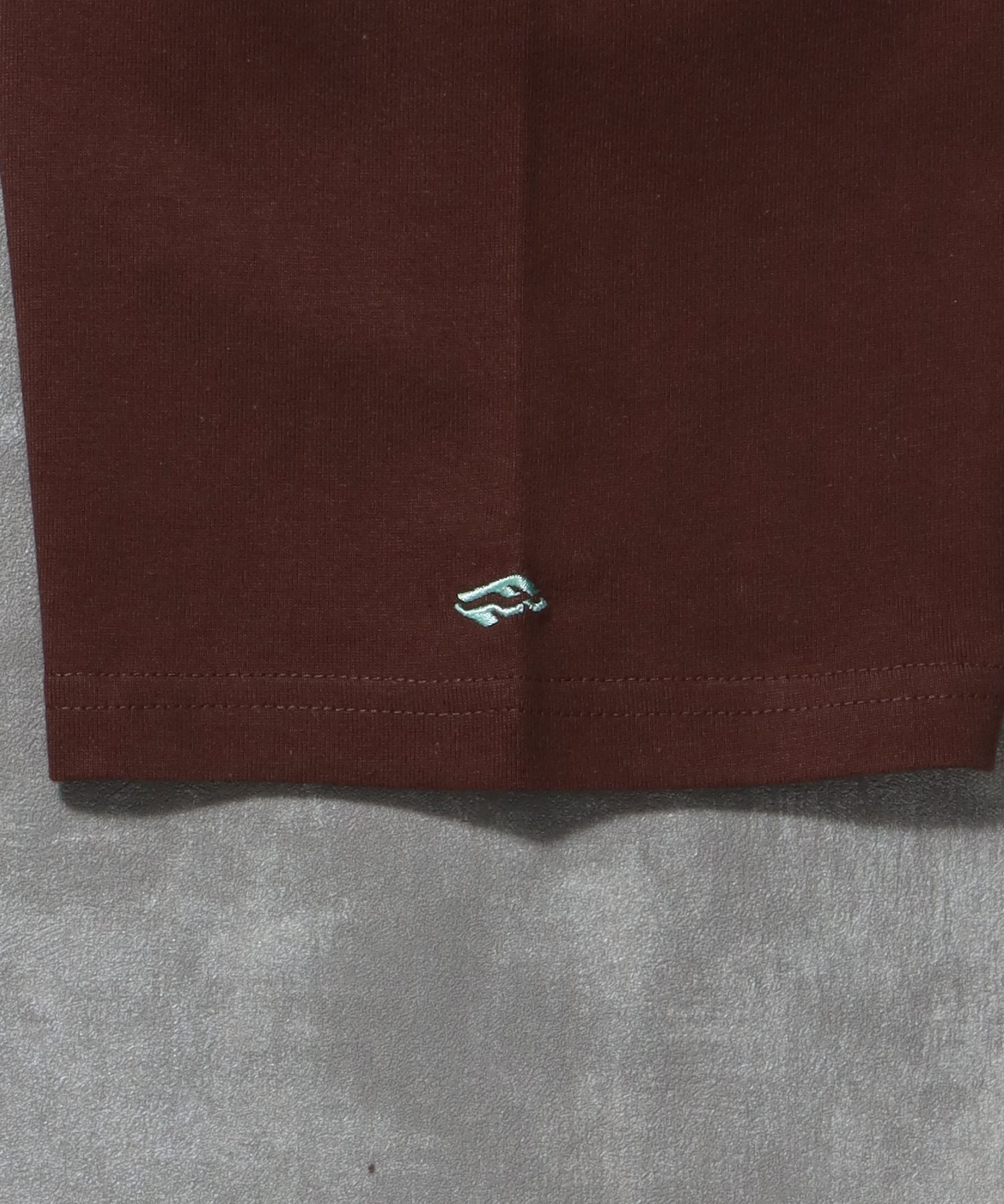 センターロゴ刺繍ショート丈Tシャツ / Tシャツ 短丈 クルーネック 半袖 ショート丈 刺繍 ブラウン