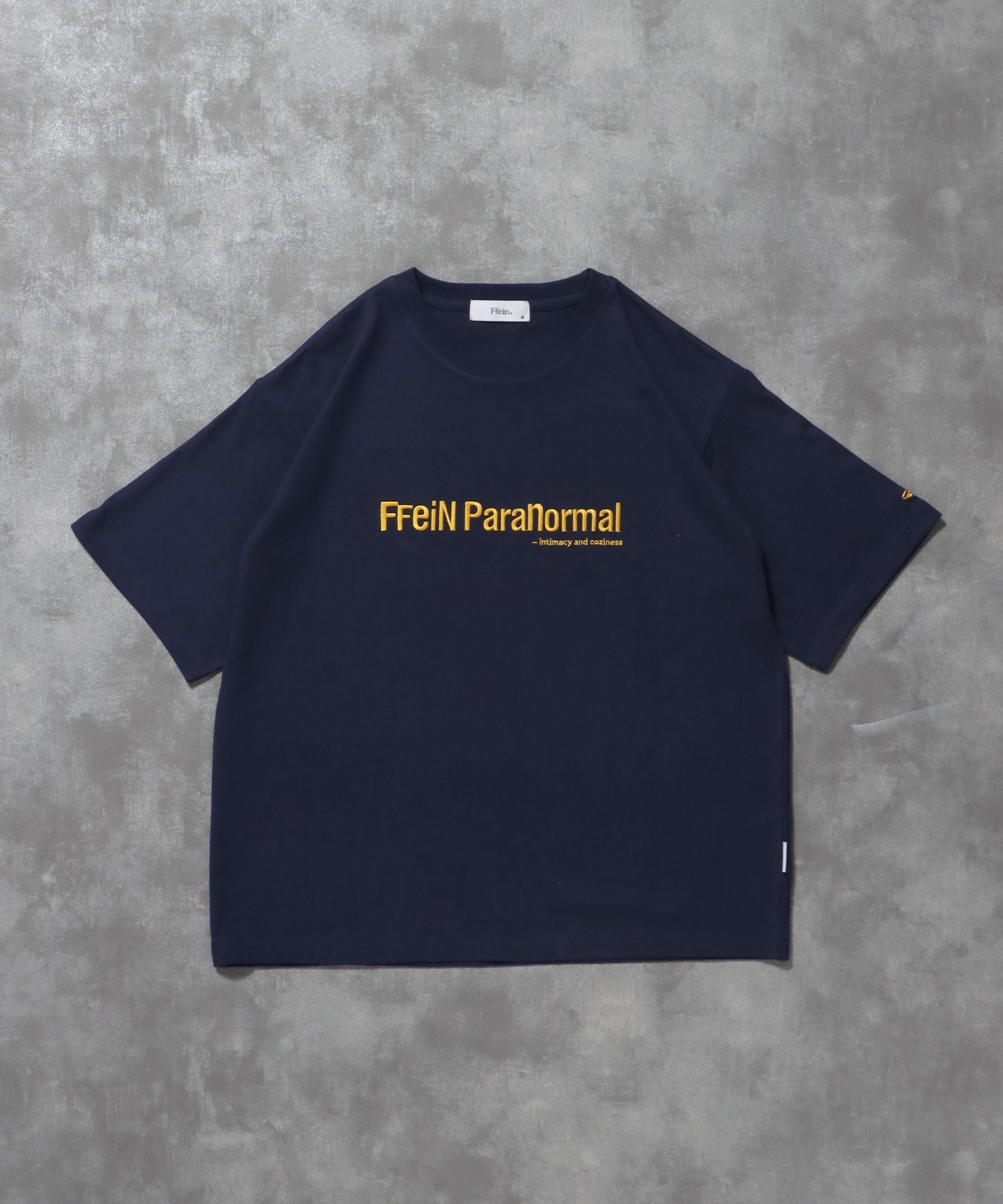 【FFEIN(フェイン)】センターロゴ刺繍ショート丈Tシャツ / Tシャツ 短丈 クルーネック 半袖 ショート丈 刺繍 ネイビー