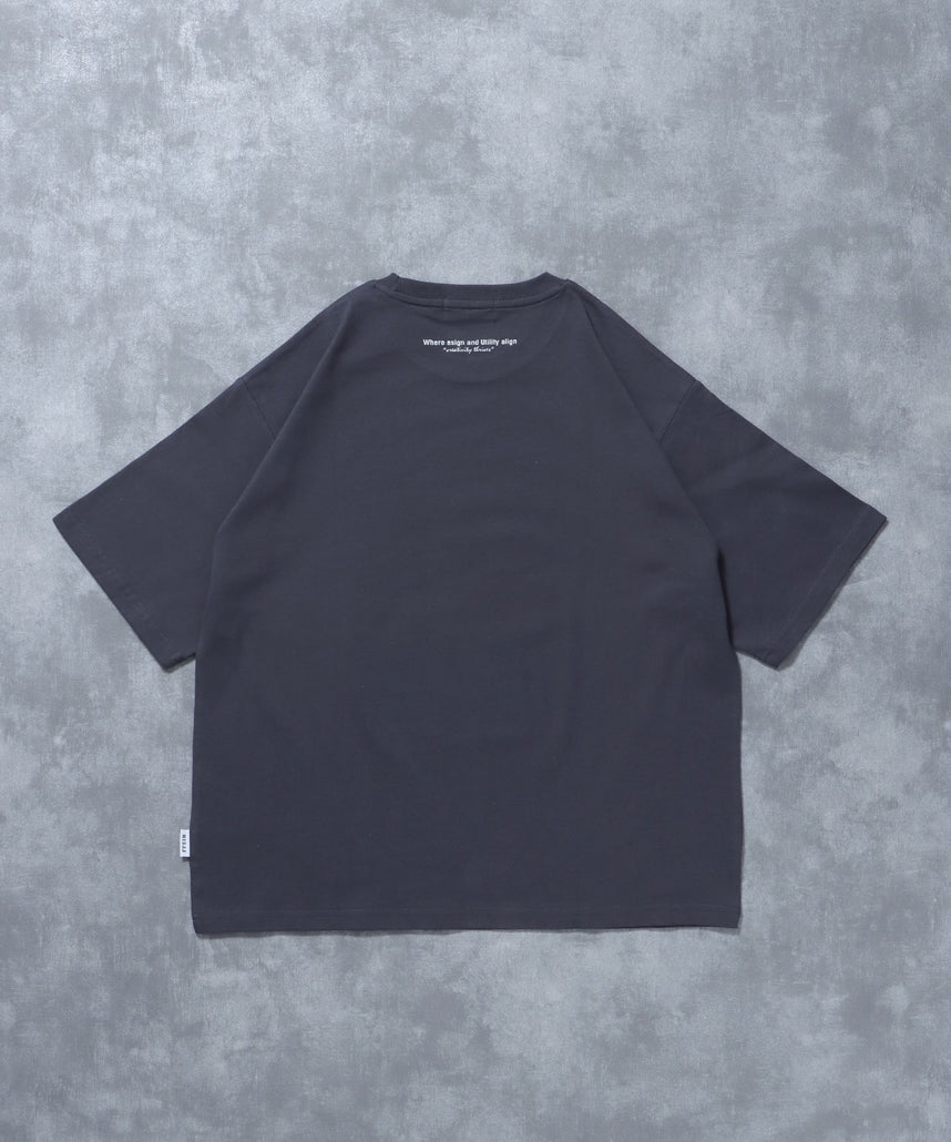 アートグラフィックショート丈Tシャツ / Tシャツ 短丈 クルーネック 半袖 ショート丈 チャコール