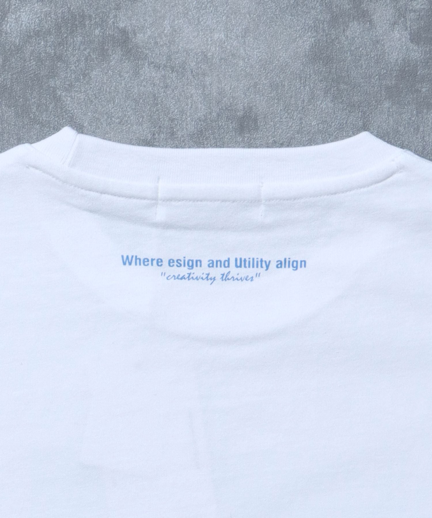 アートグラフィックショート丈Tシャツ / Tシャツ 短丈 クルーネック 半袖 ショート丈 ホワイト