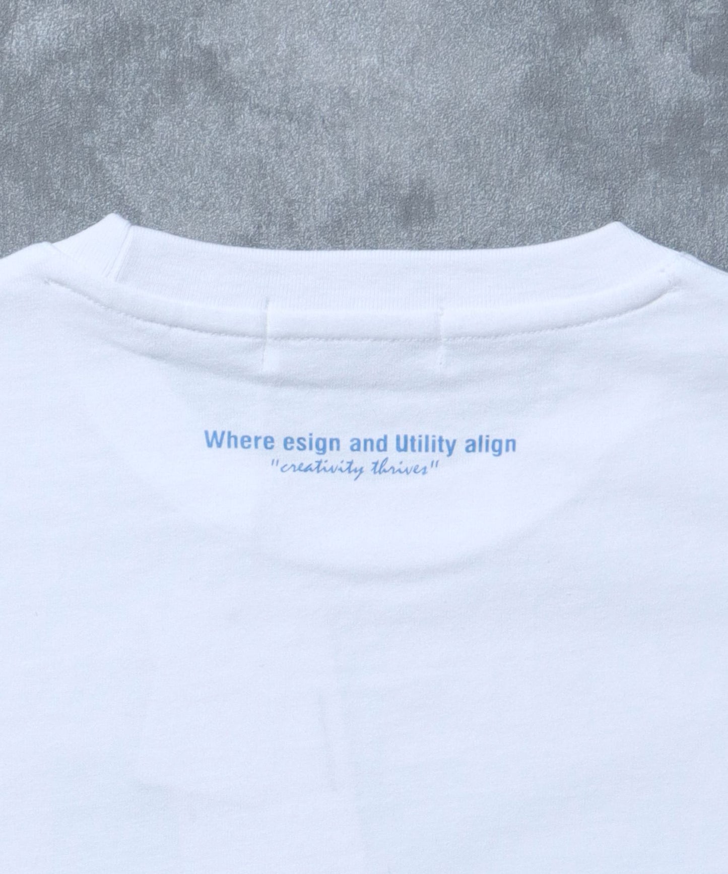 アートグラフィックショート丈Tシャツ / Tシャツ 短丈 クルーネック 半袖 ショート丈 ホワイト